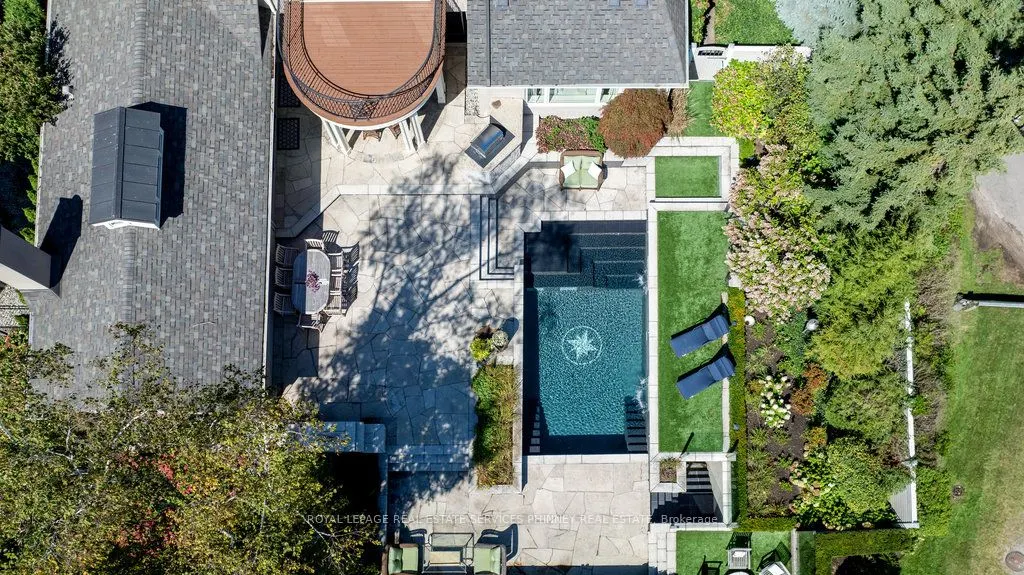 8 Chartwell Road