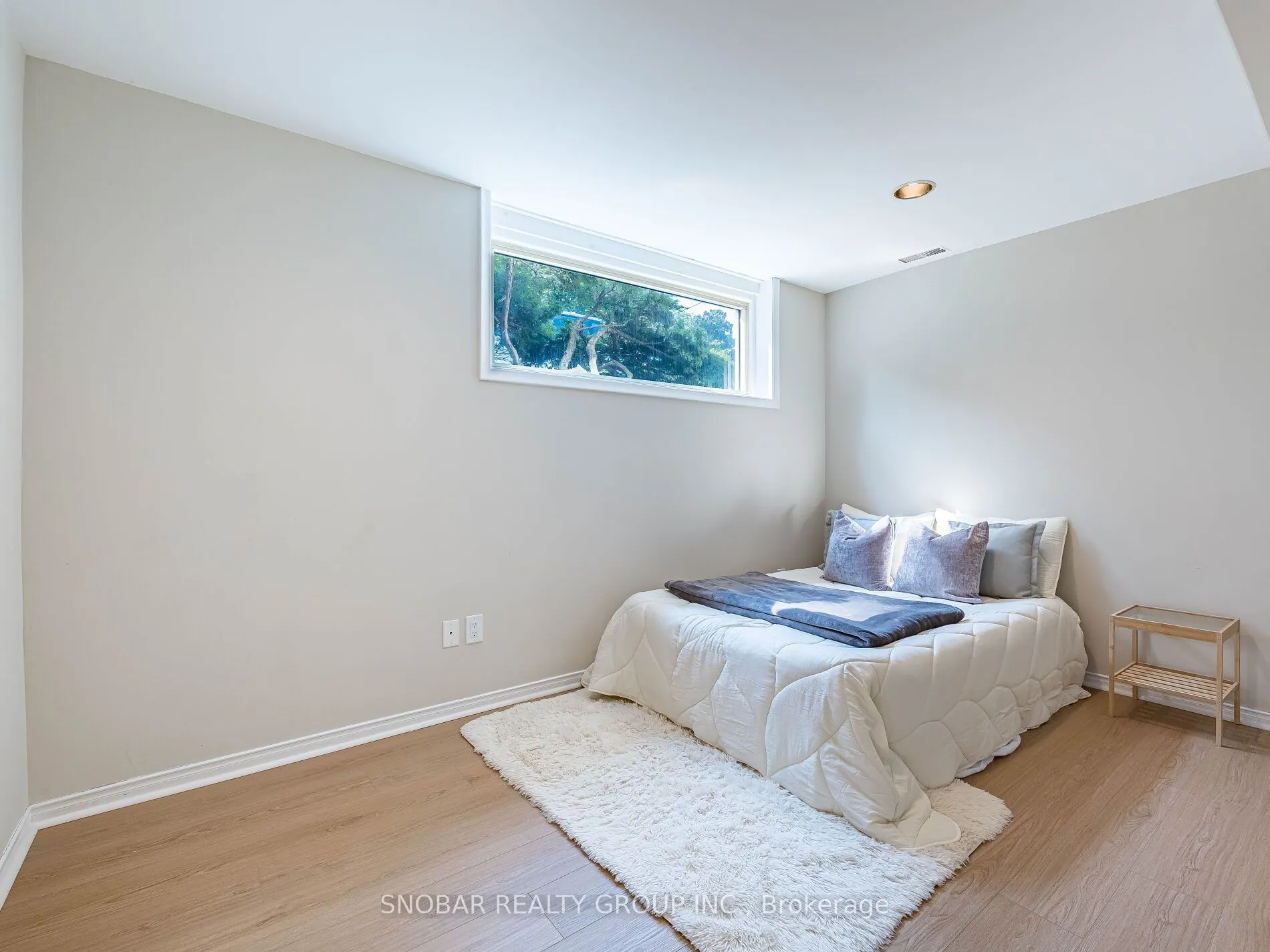 3208 Flynn Crescent