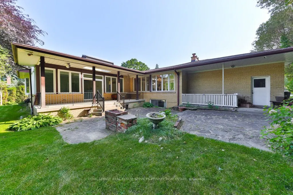 521 Vanessa Crescent