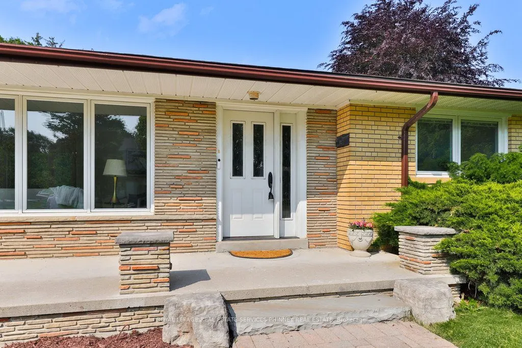 521 Vanessa Crescent