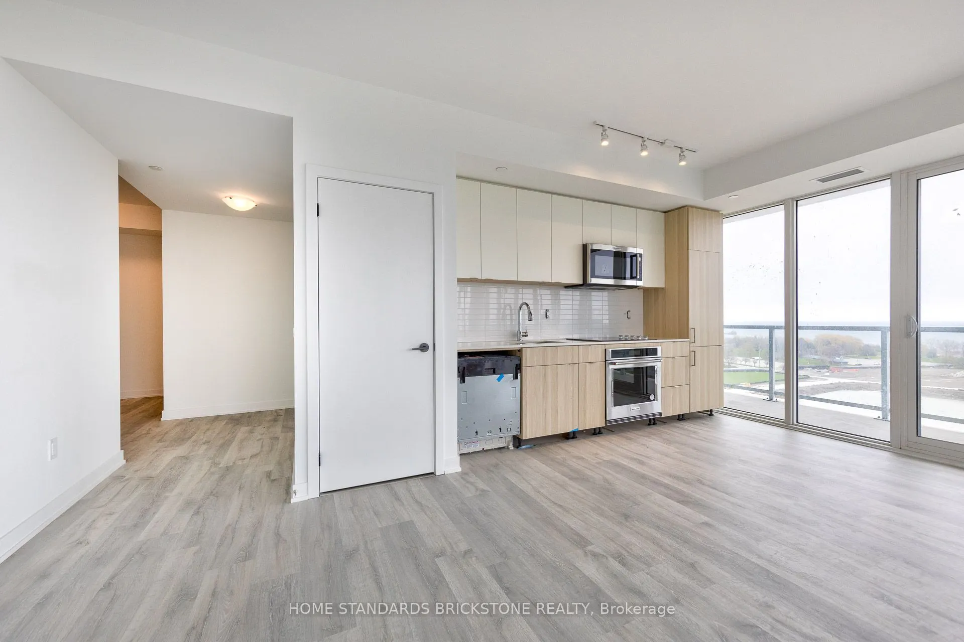 220 Missinnihe Way, #1012