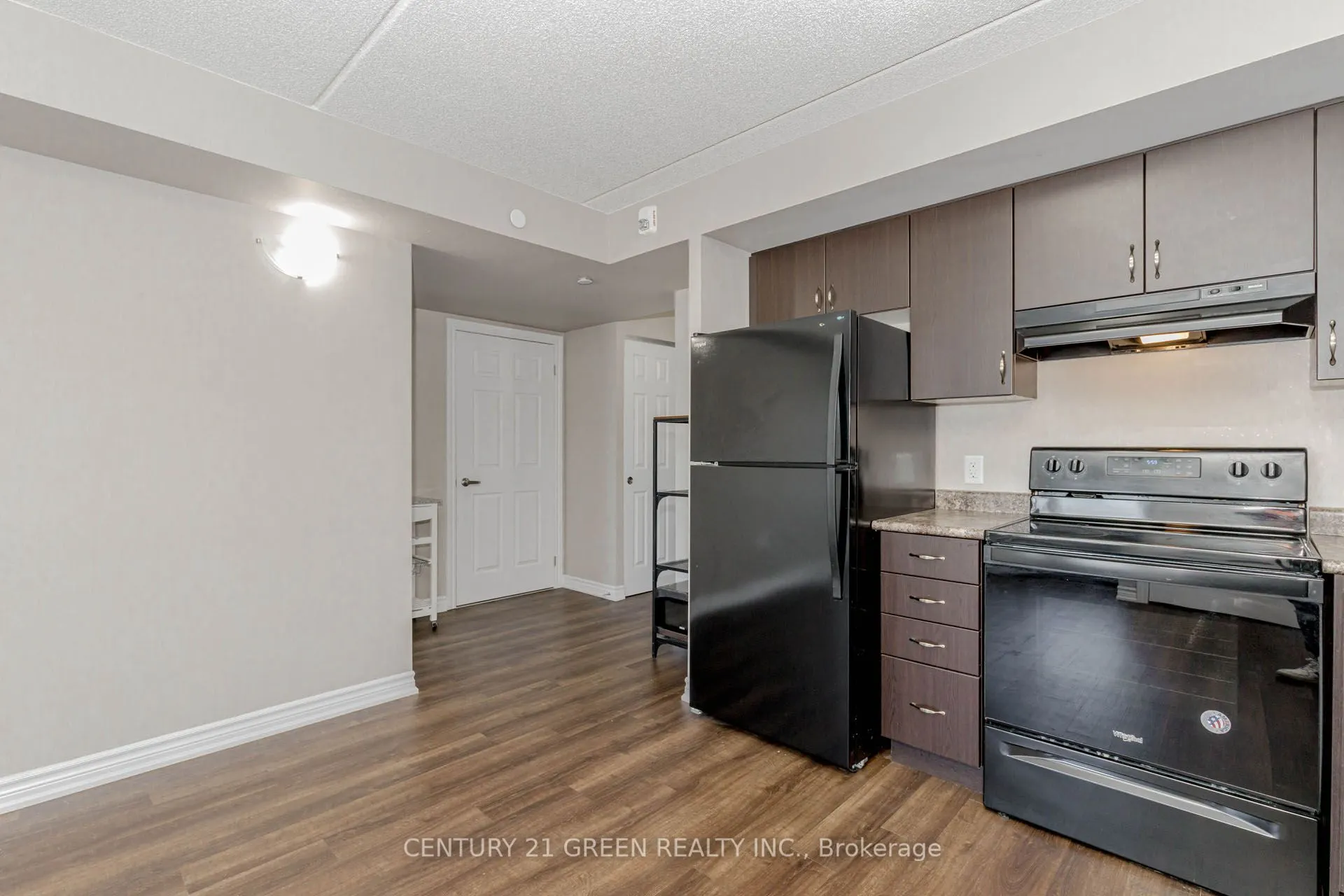 716 Main Street E, #402