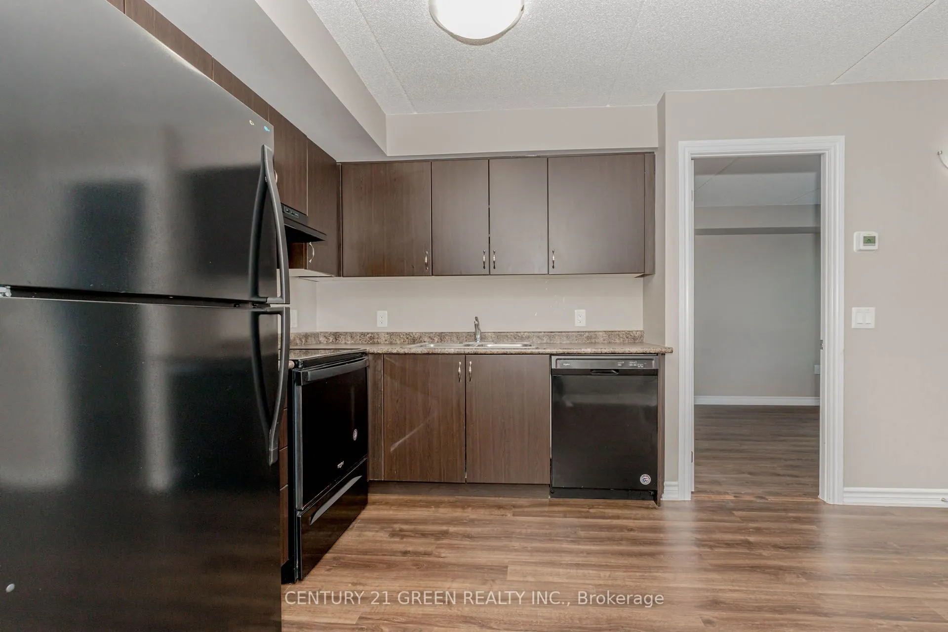 716 Main Street E, #402