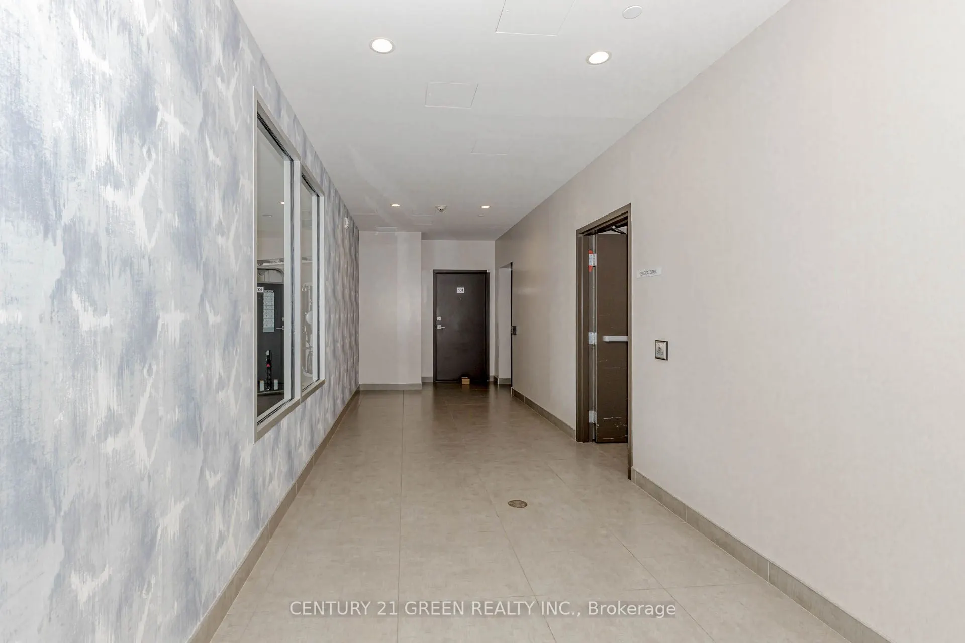 716 Main Street E, #402