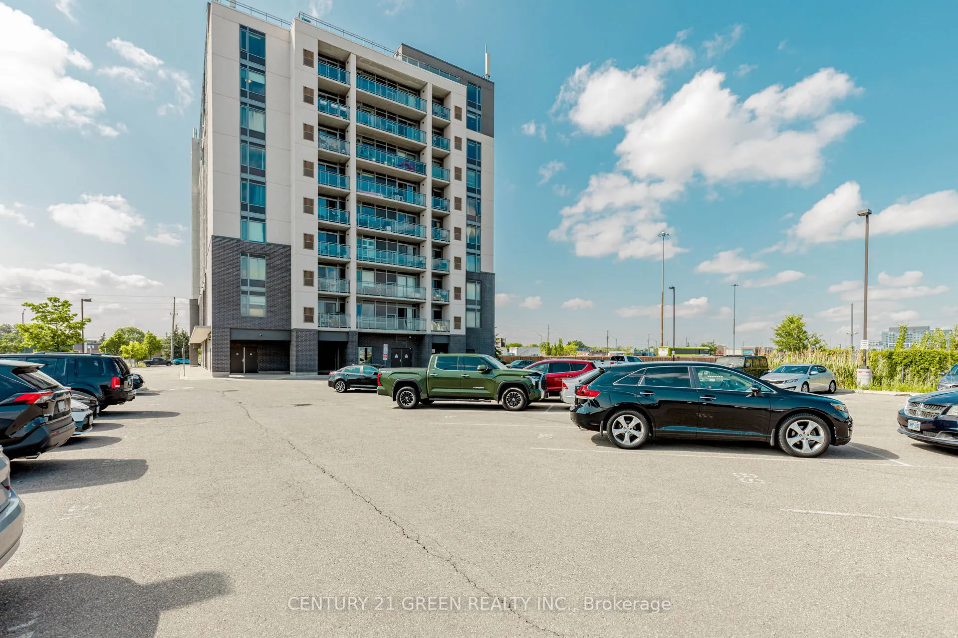 716 Main Street E, #402
