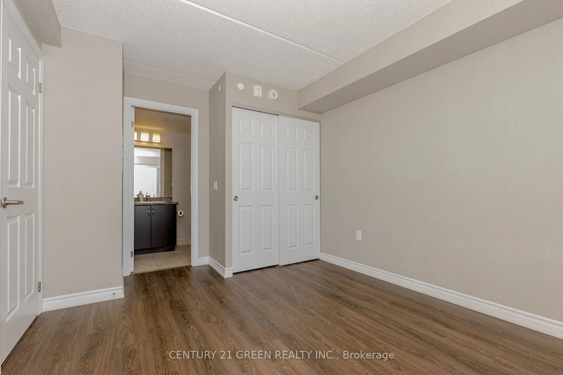 716 Main Street E, #402