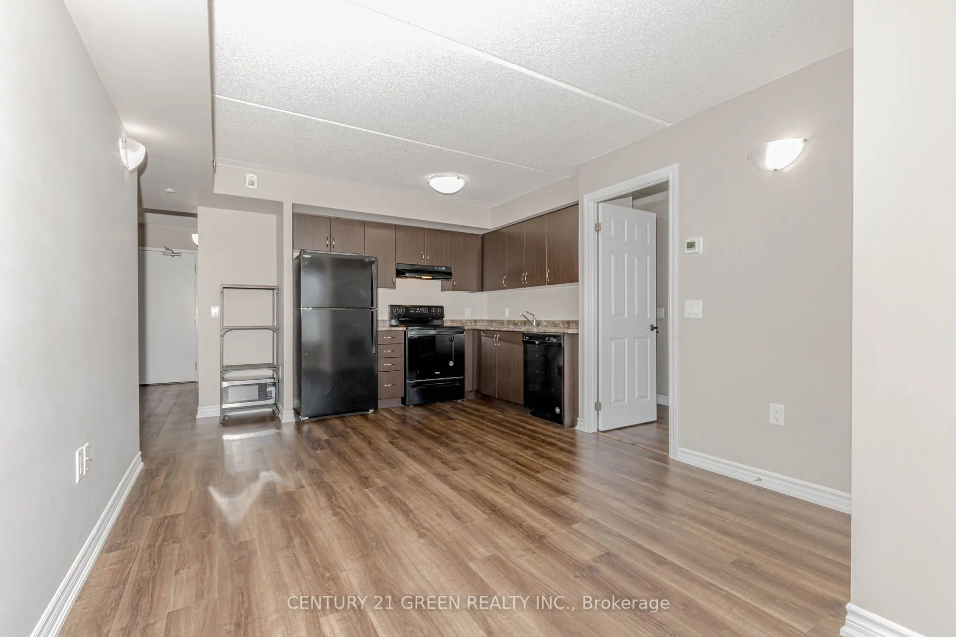 716 Main Street E, #402