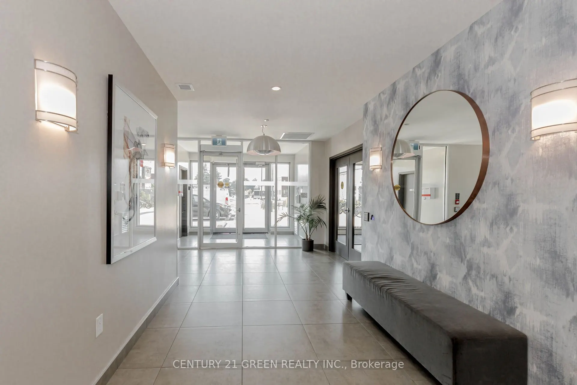 716 Main Street E, #402