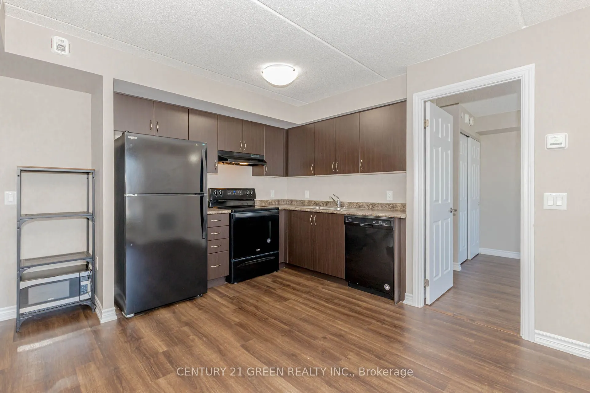716 Main Street E, #402