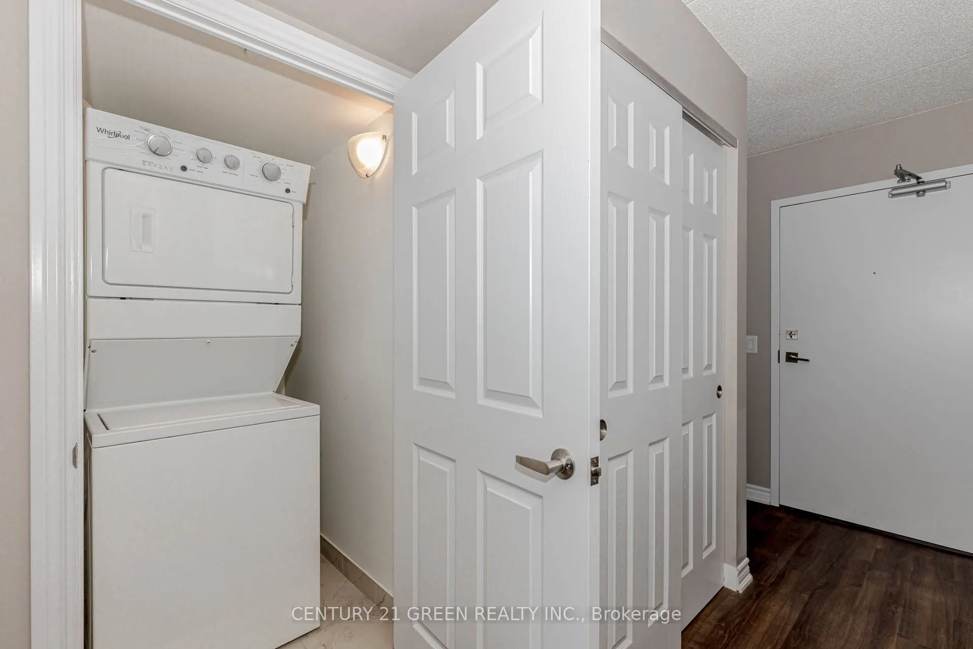 716 Main Street E, #402