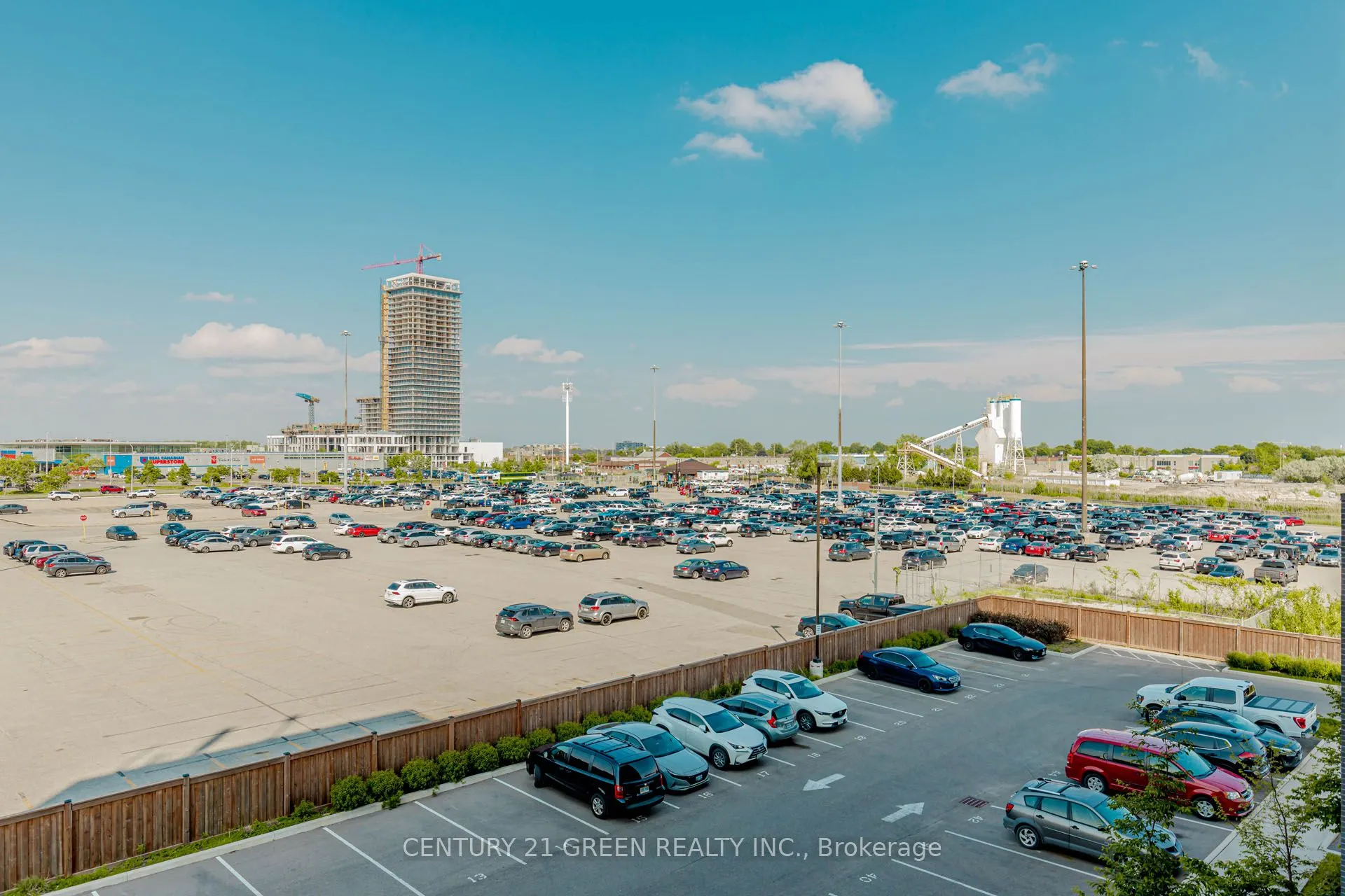 716 Main Street E, #402
