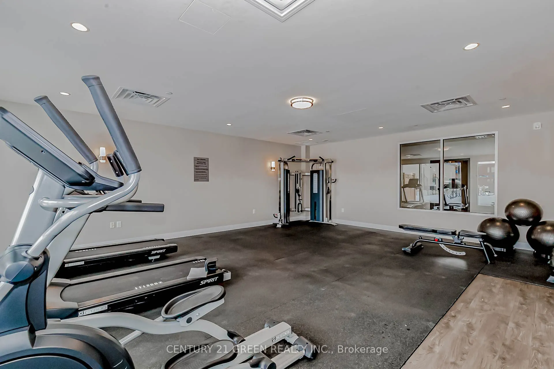 716 Main Street E, #402