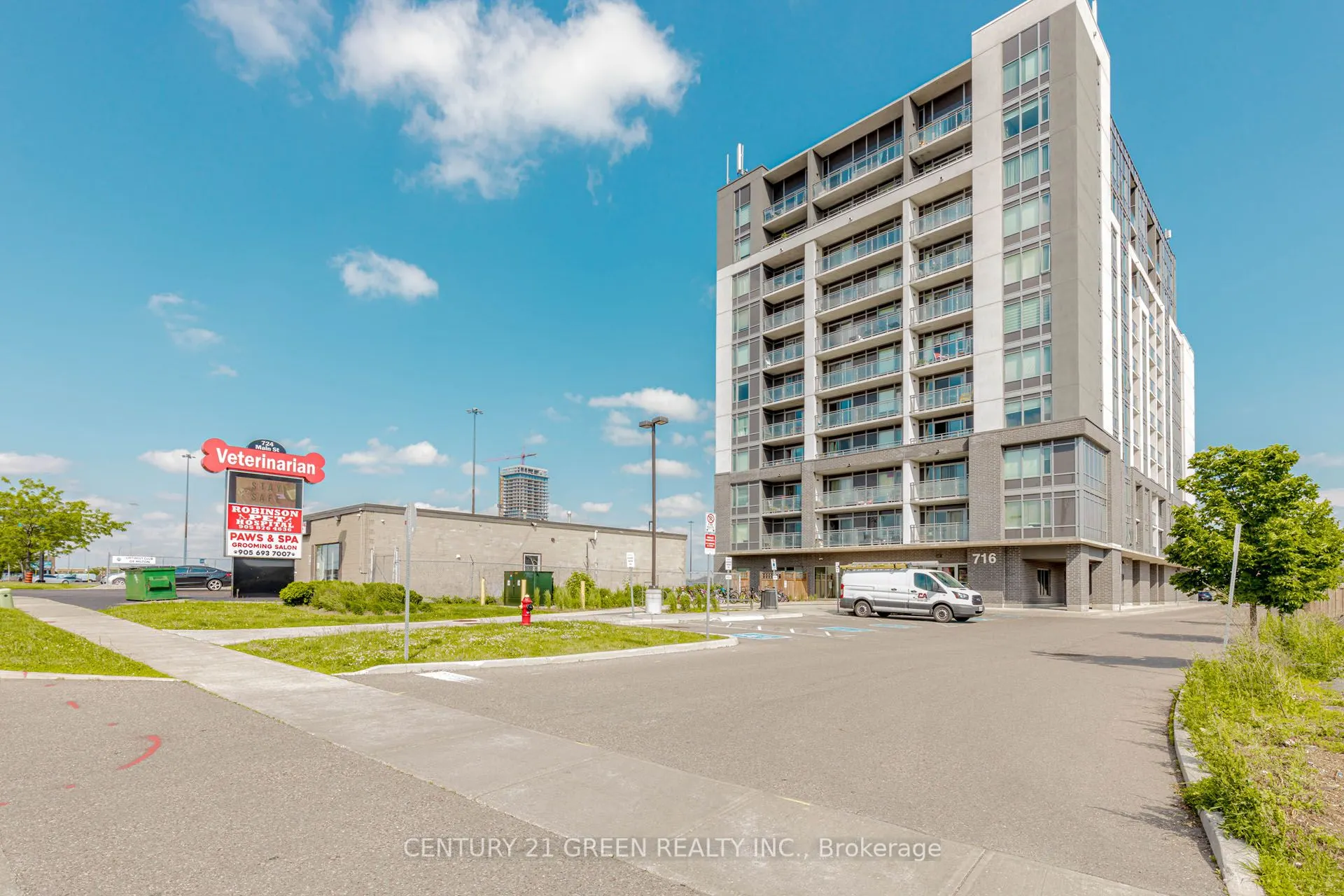 716 Main Street E, #402