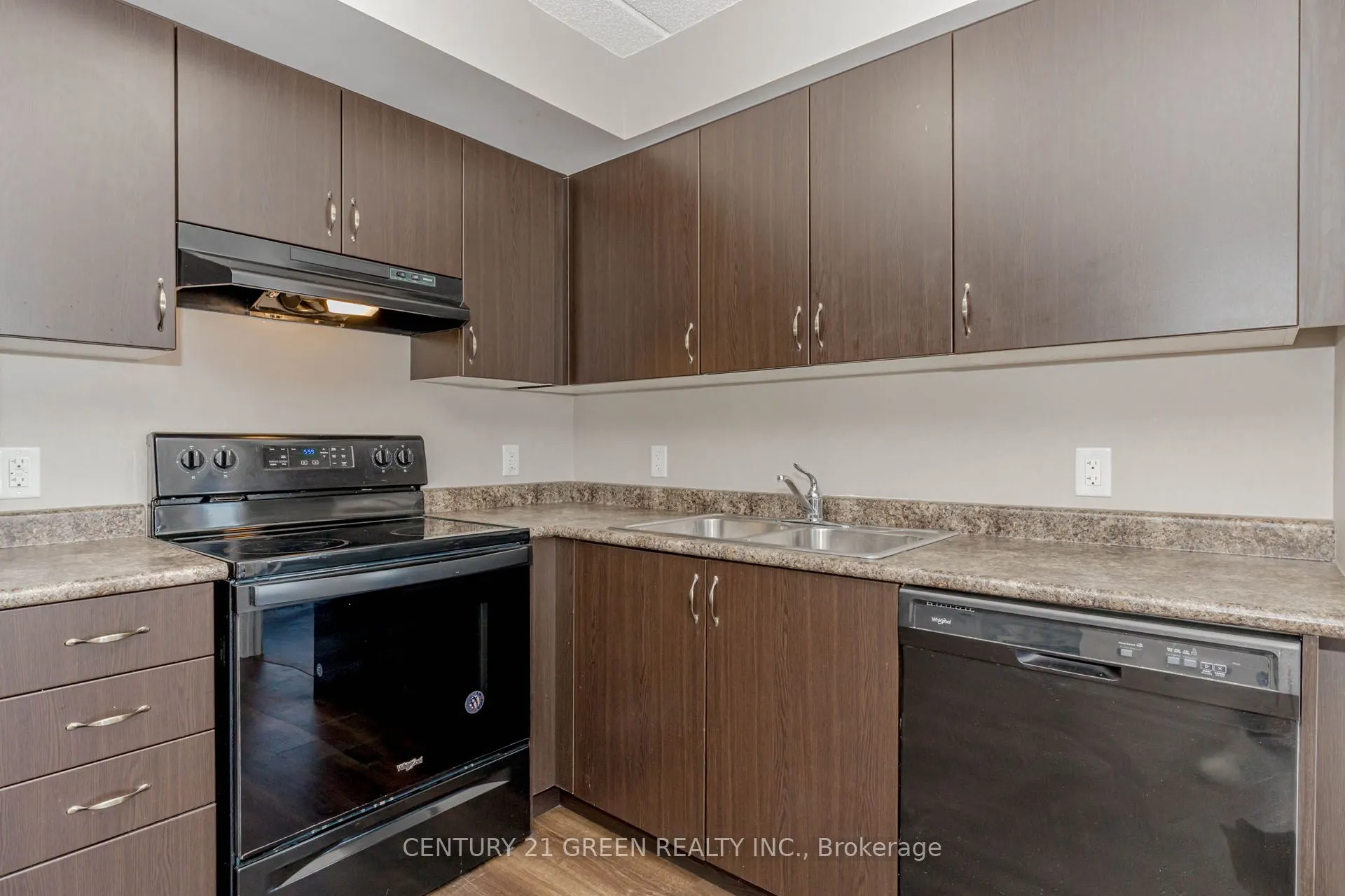 716 Main Street E, #402