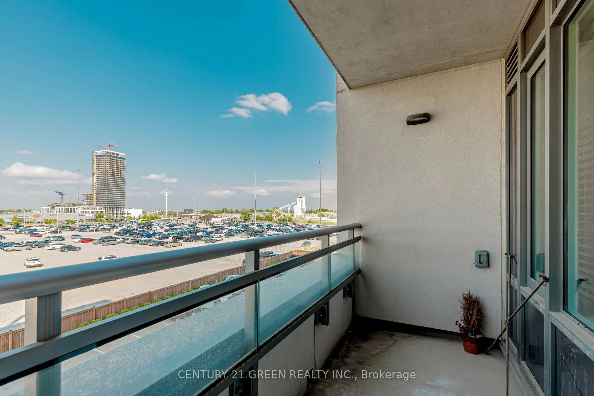 716 Main Street E, #402