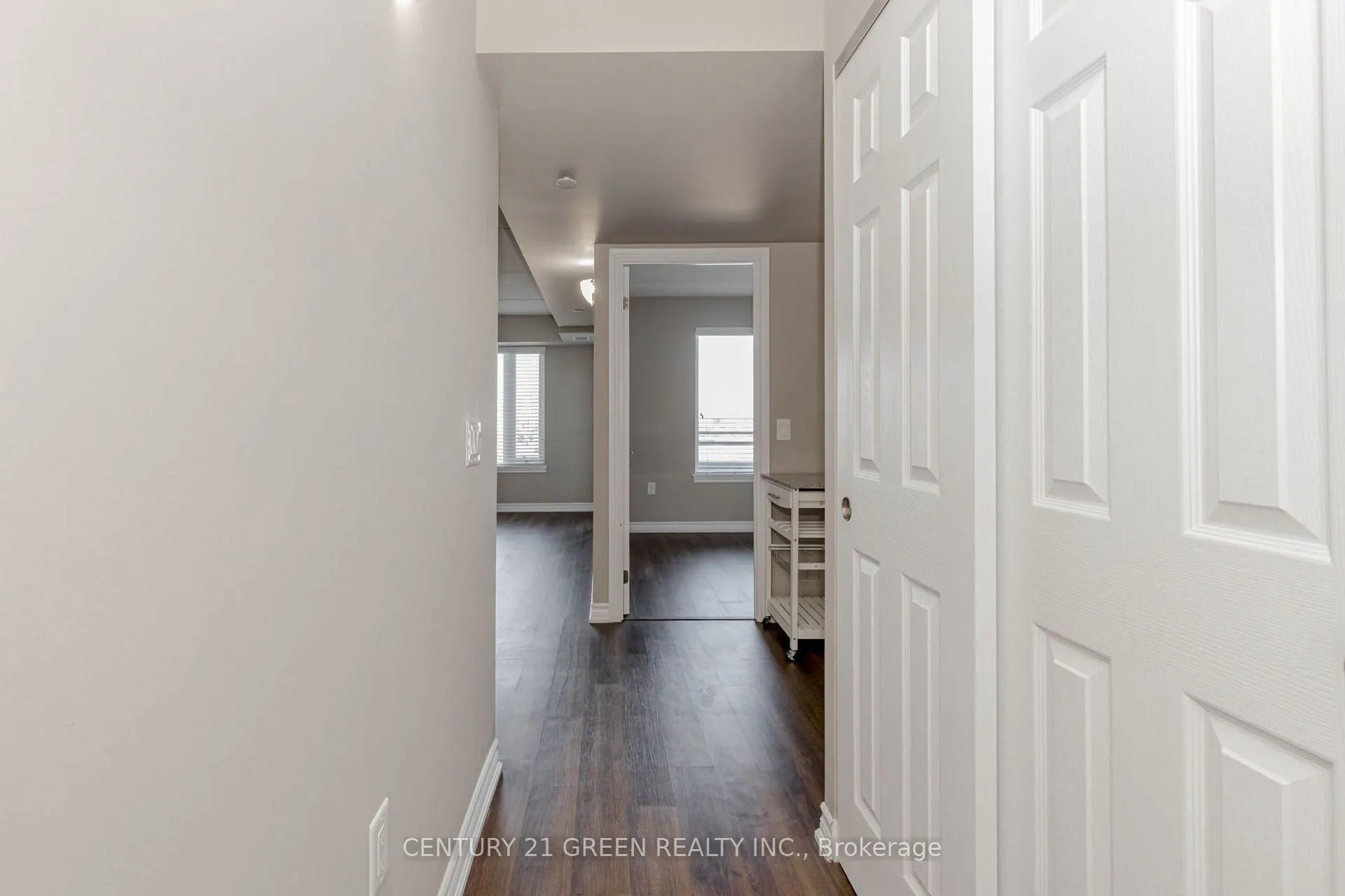 716 Main Street E, #402