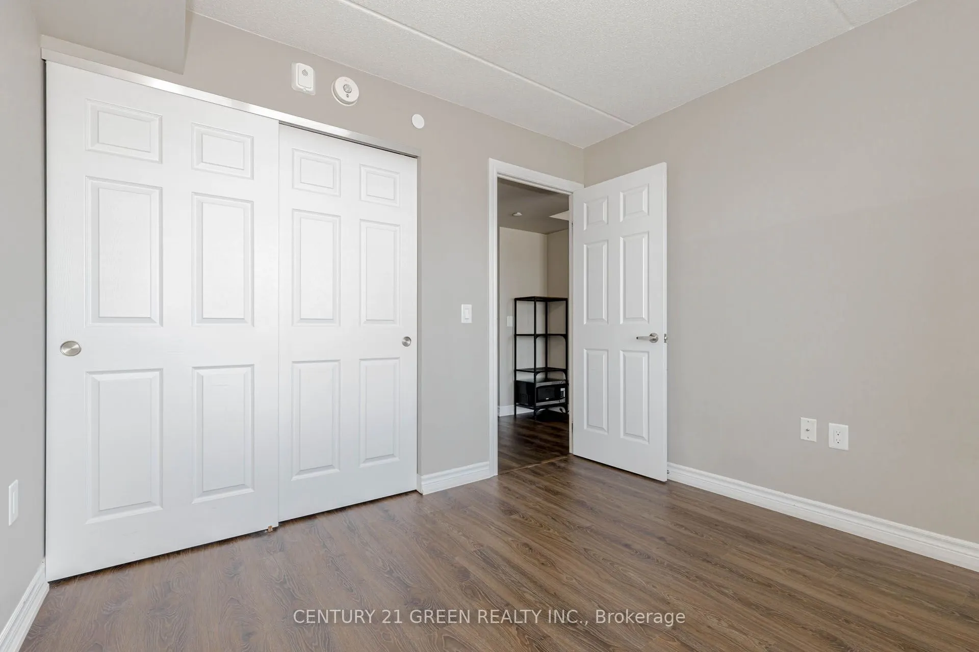 716 Main Street E, #402