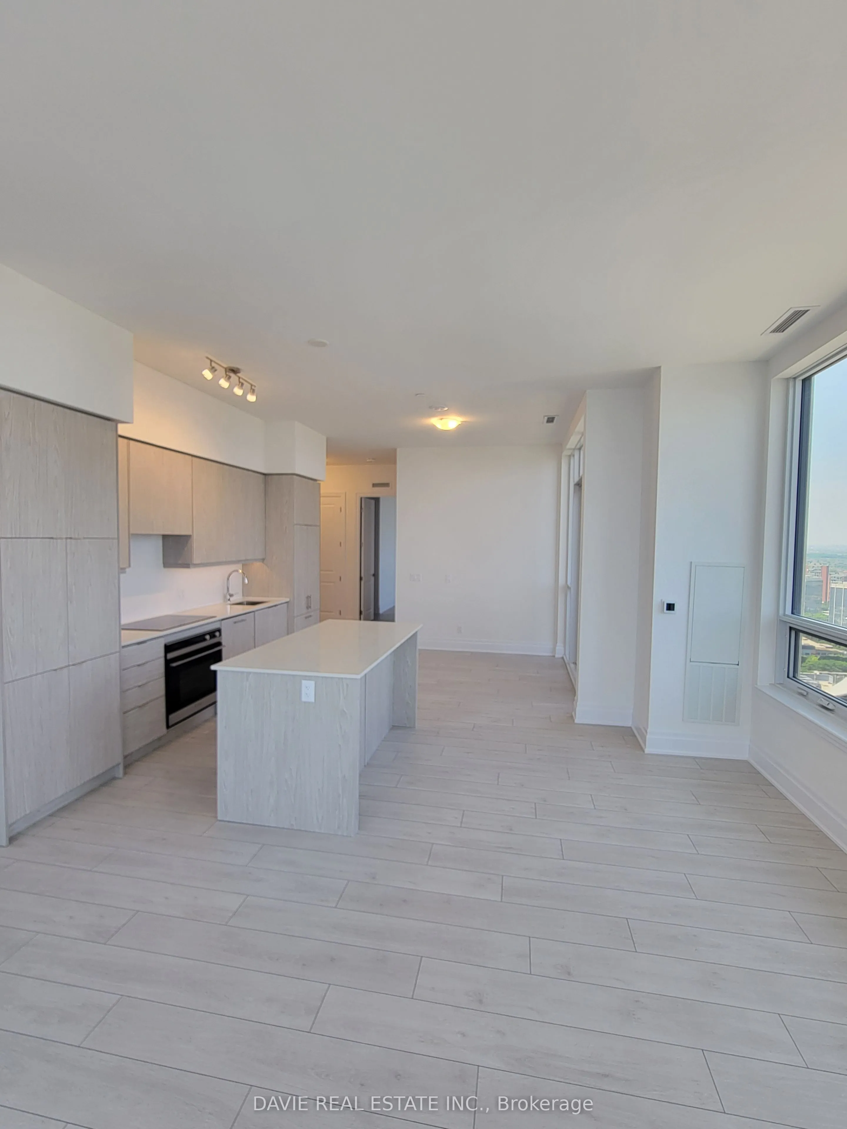30 Elm Drive W, #PH03