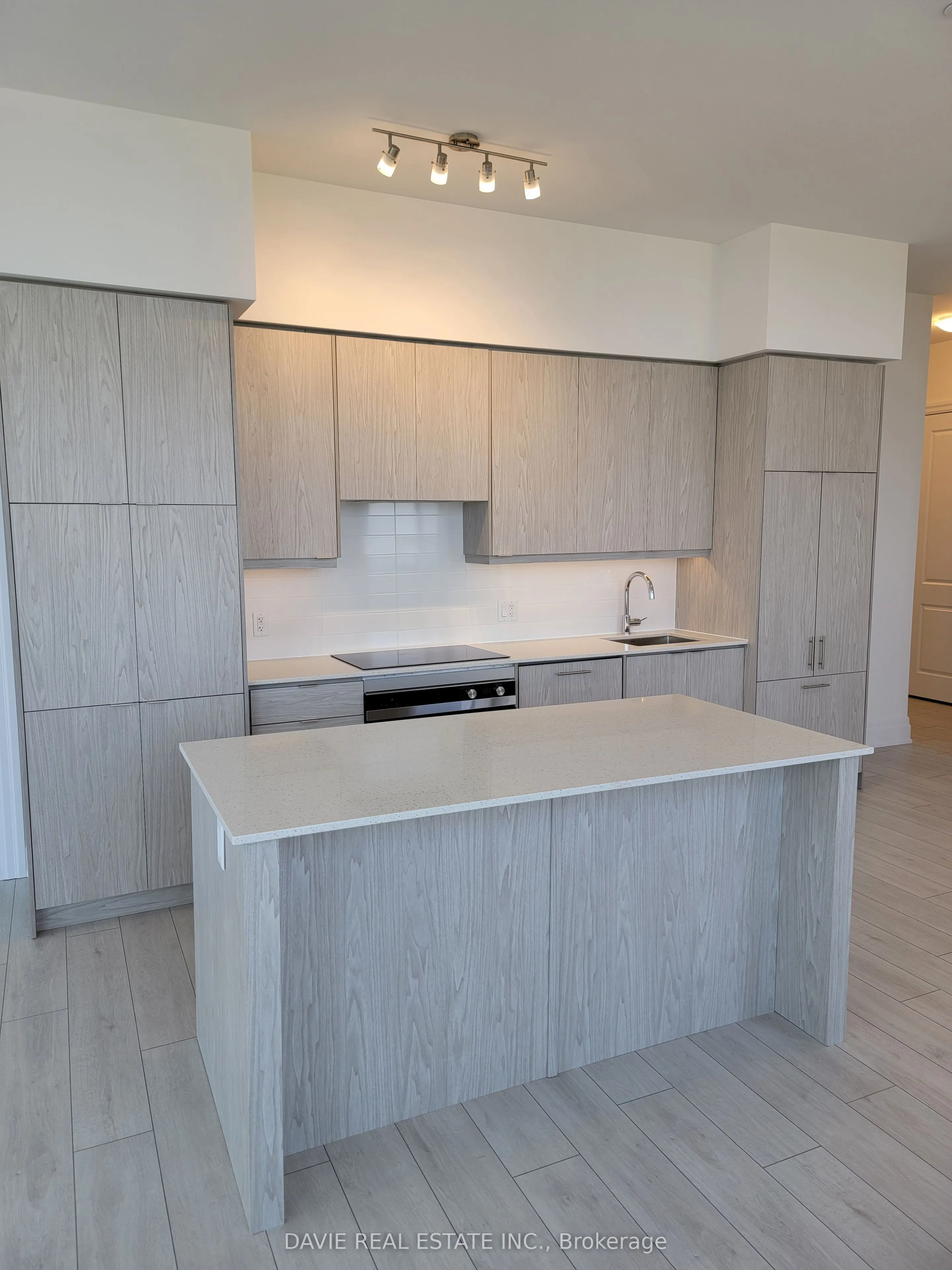 30 Elm Drive W, #PH03