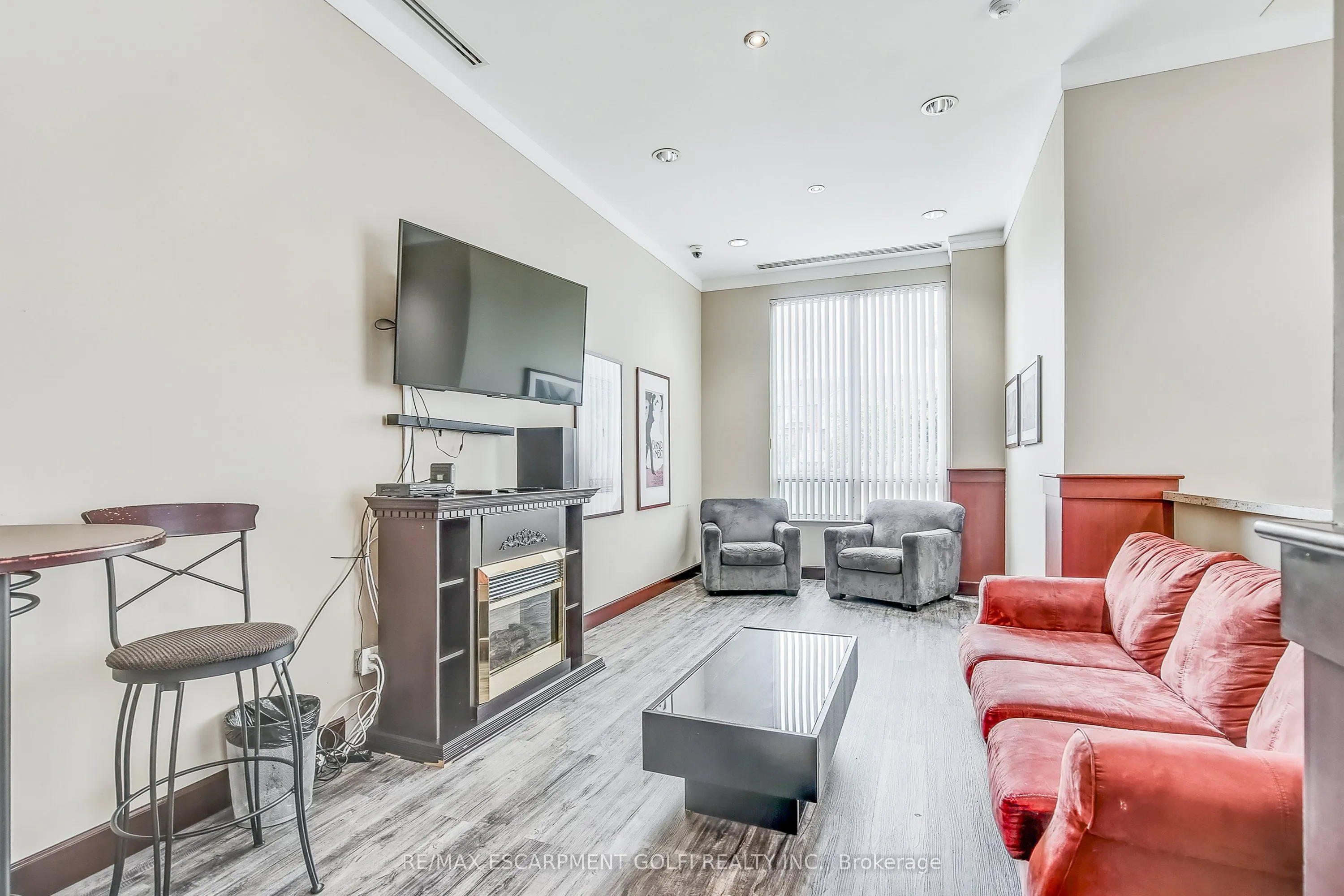 1359 Rathburn Road E, #902