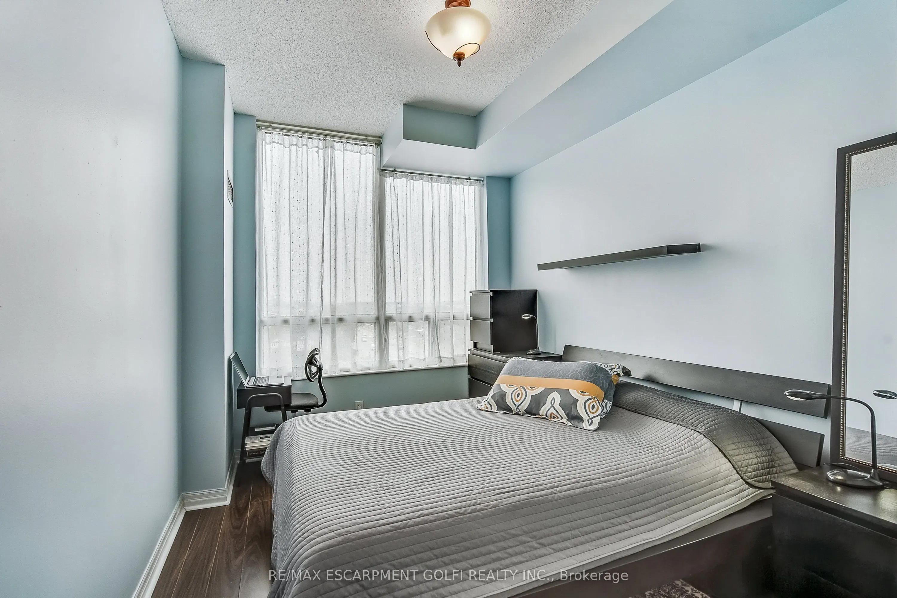 1359 Rathburn Road E, #902