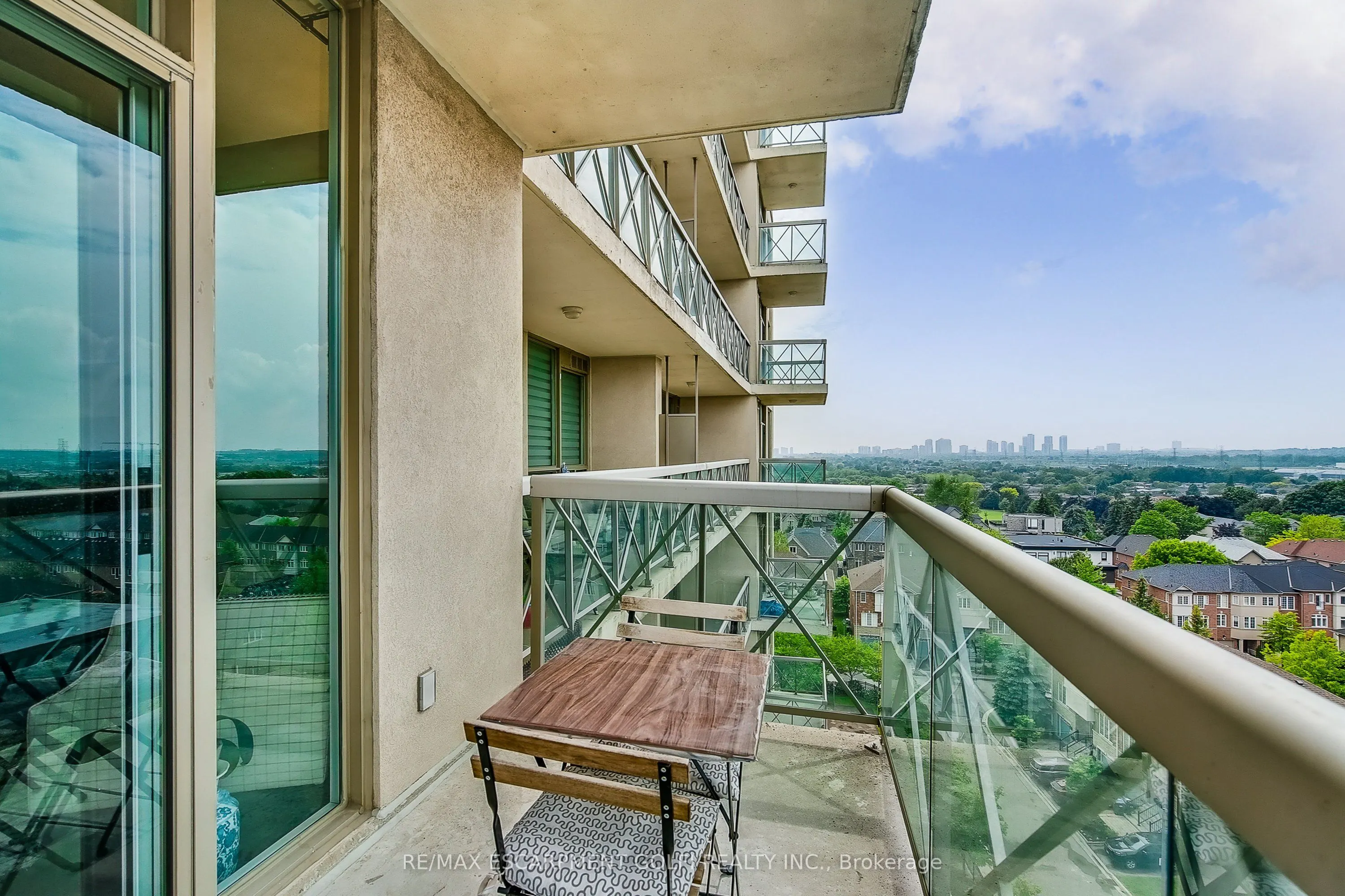 1359 Rathburn Road E, #902