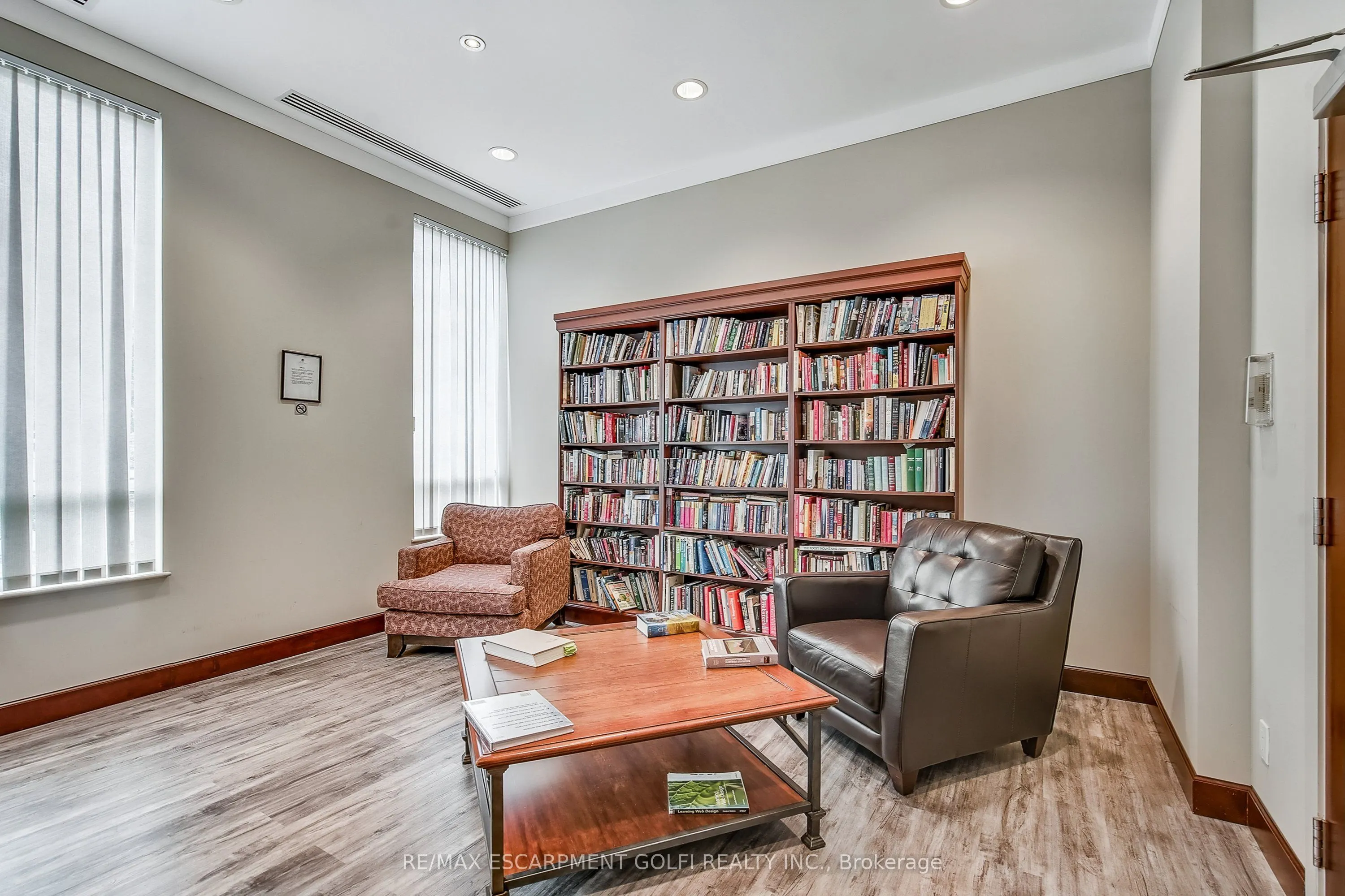 1359 Rathburn Road E, #902