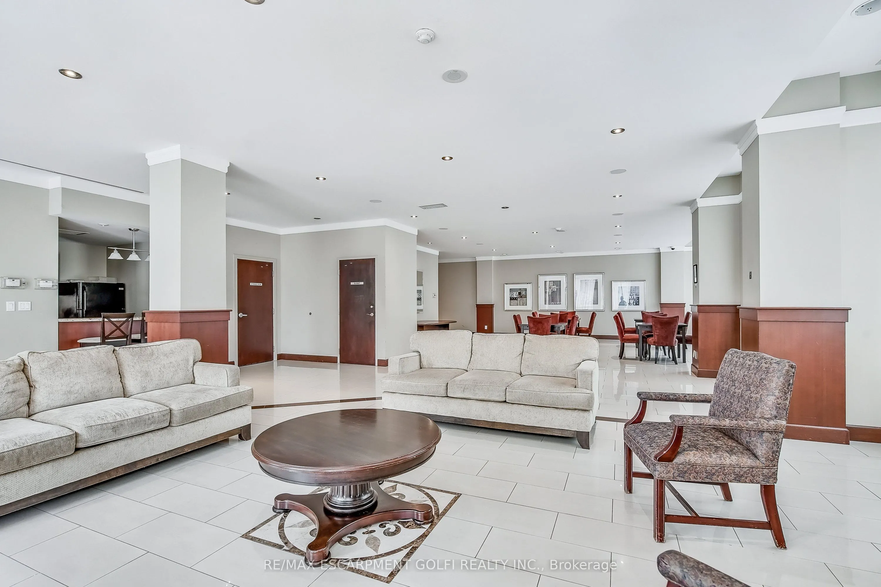 1359 Rathburn Road E, #902