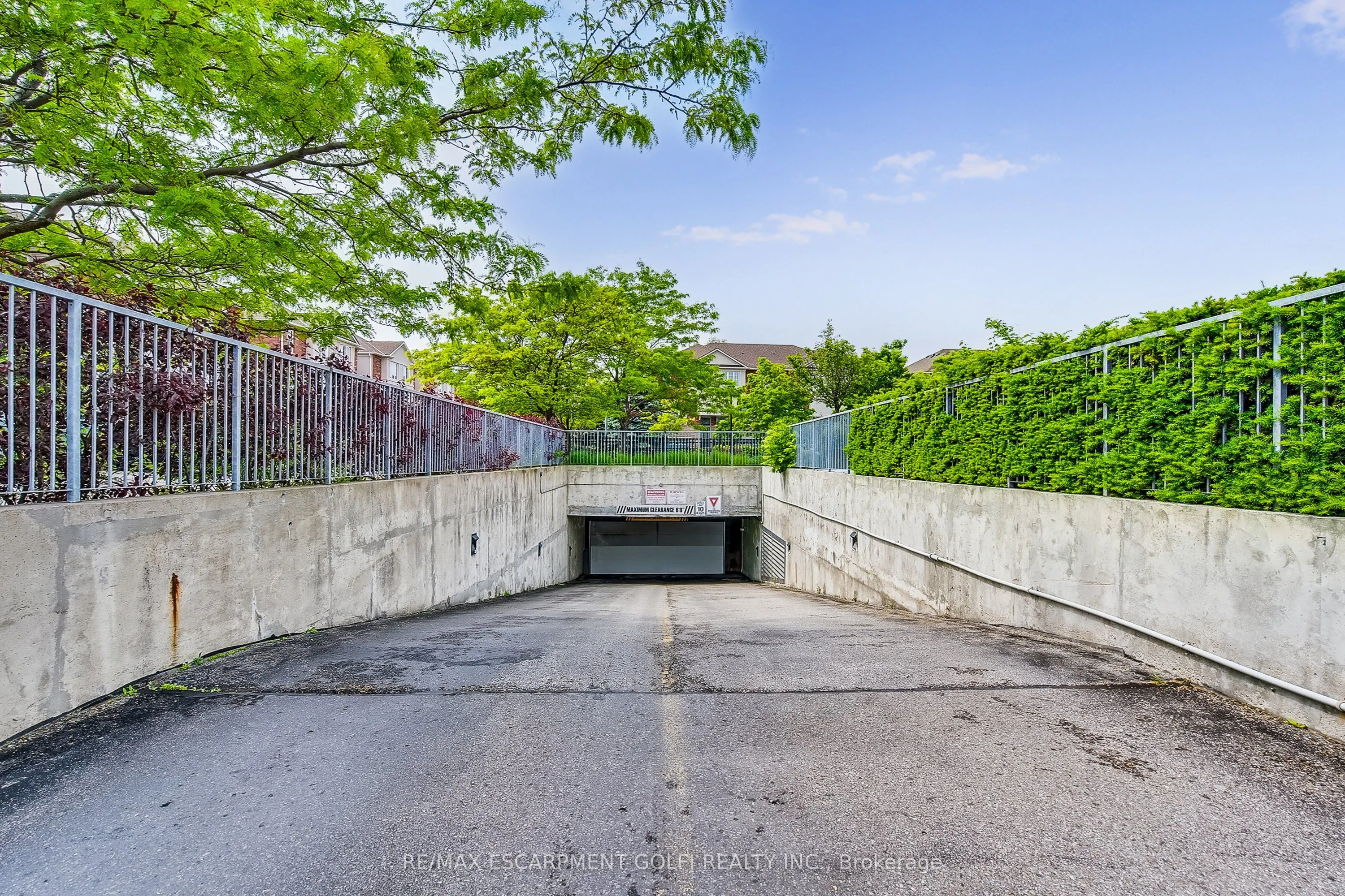 1359 Rathburn Road E, #902
