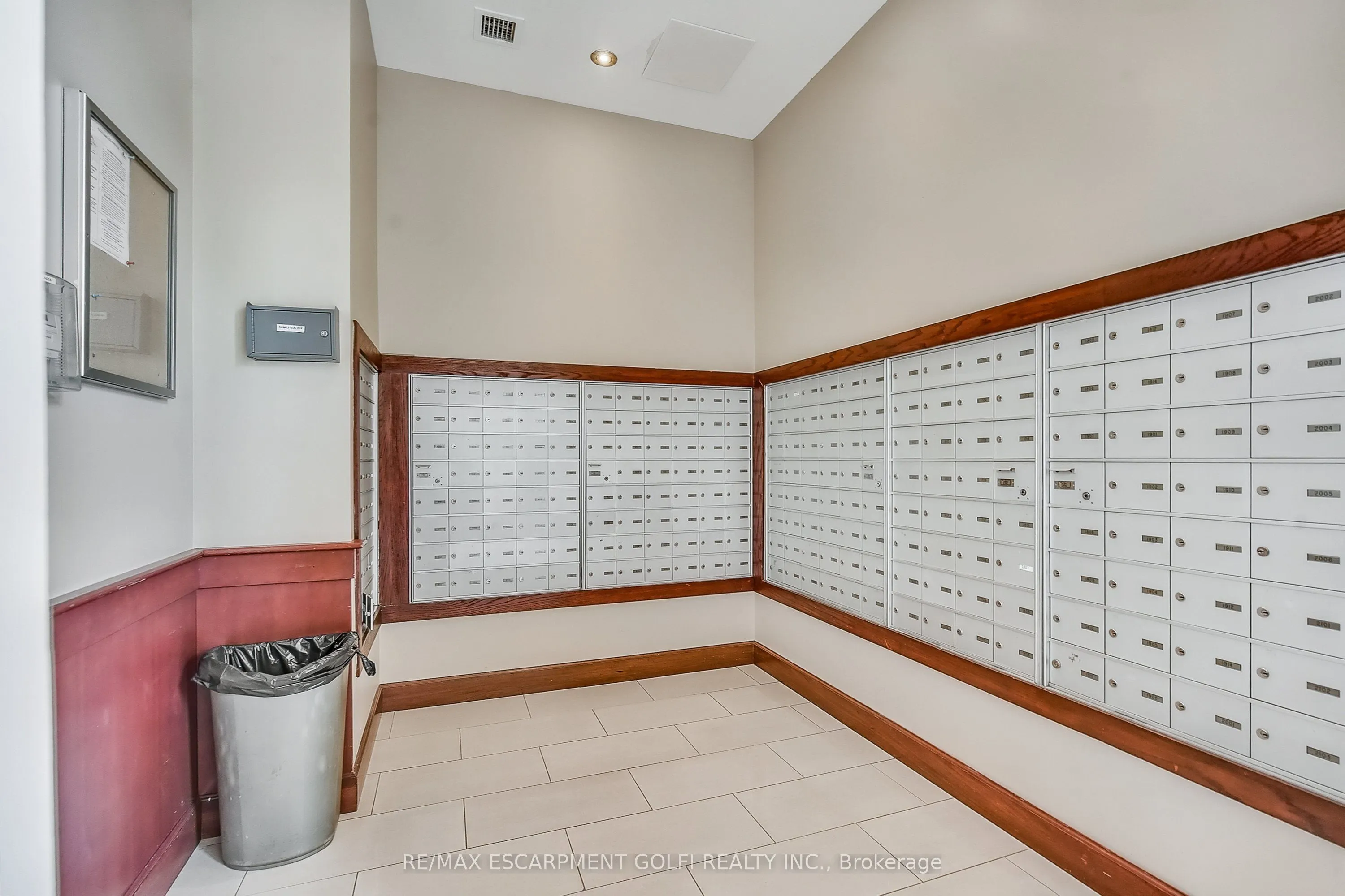 1359 Rathburn Road E, #902