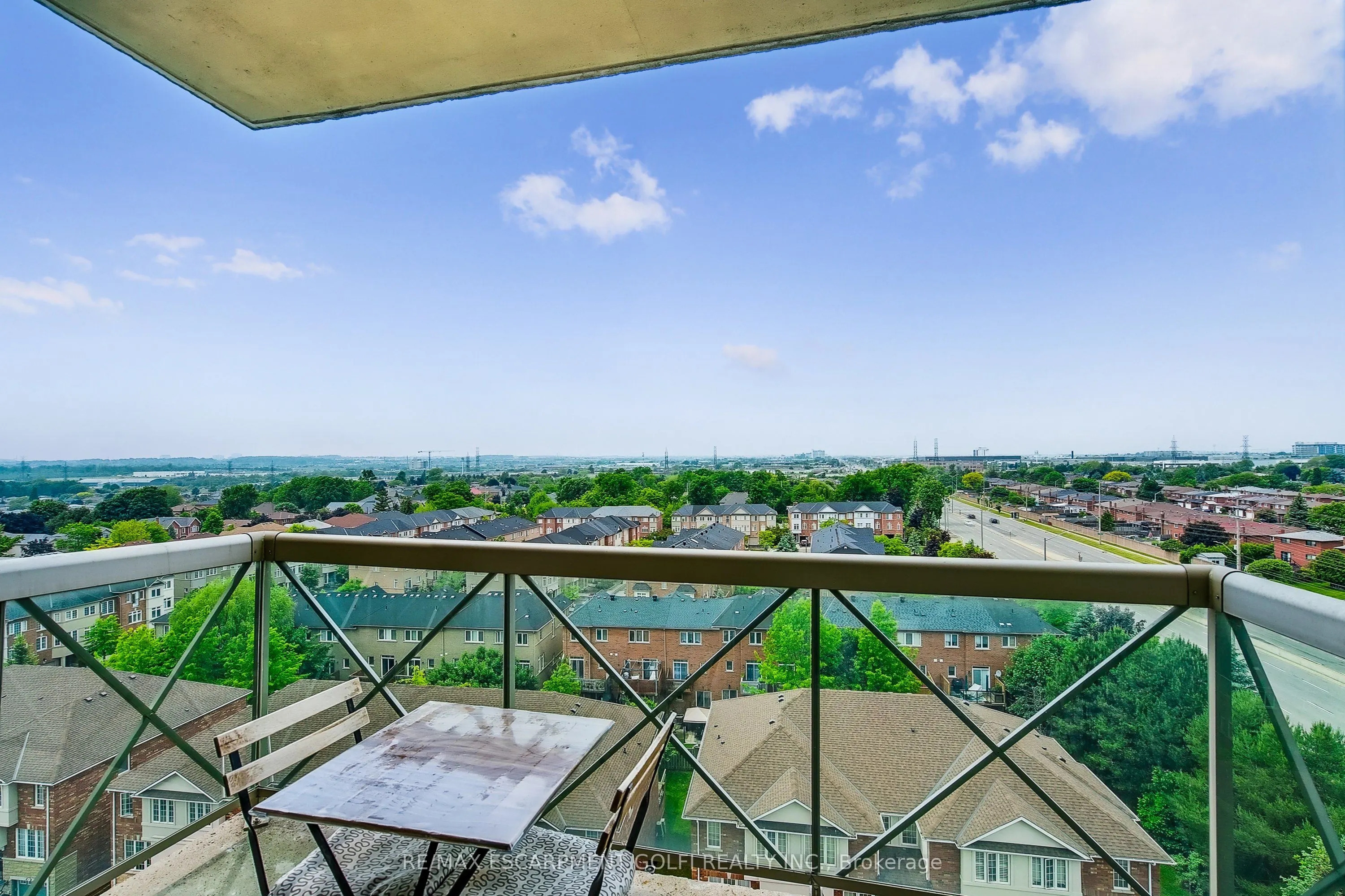 1359 Rathburn Road E, #902