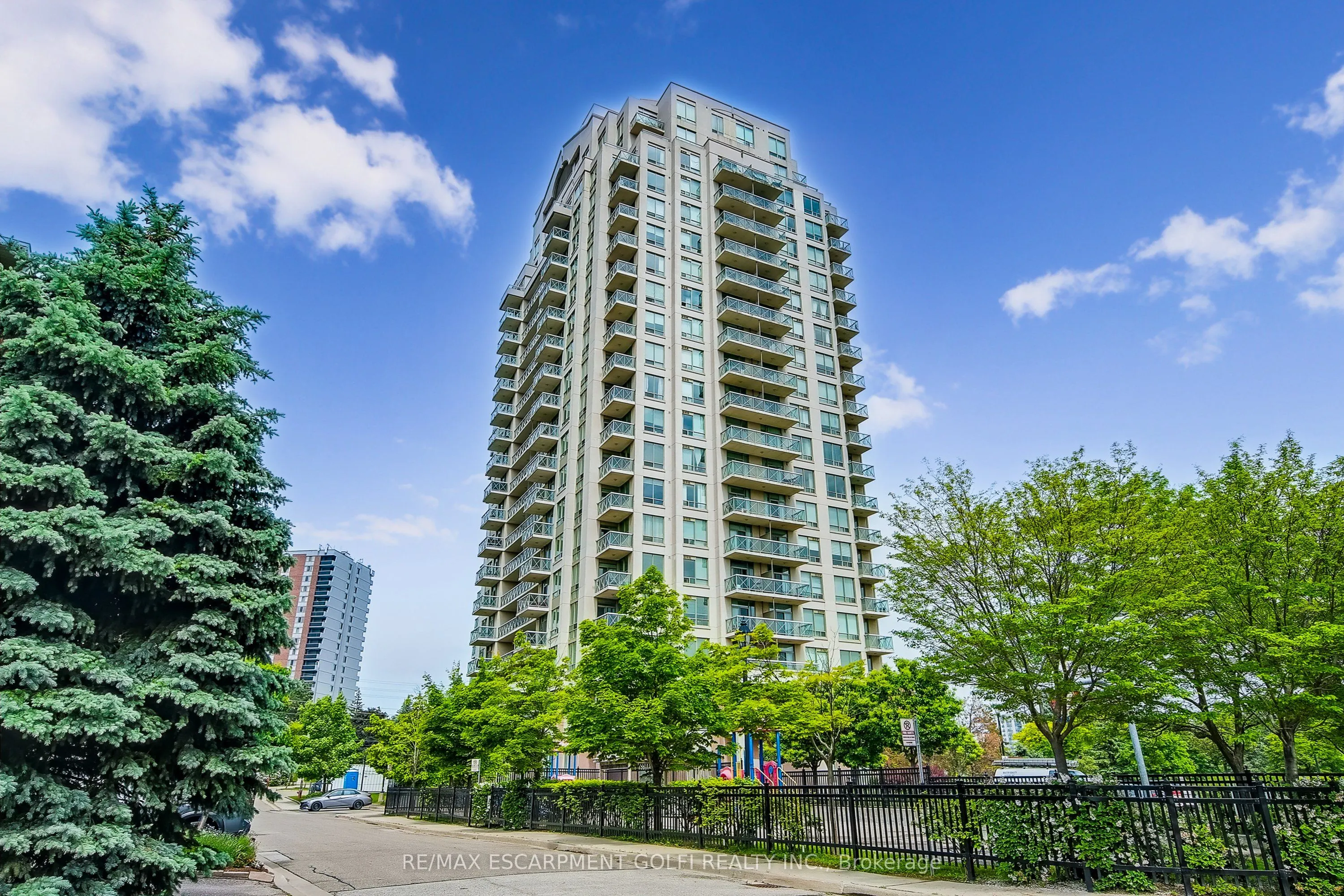 1359 Rathburn Road E, #902