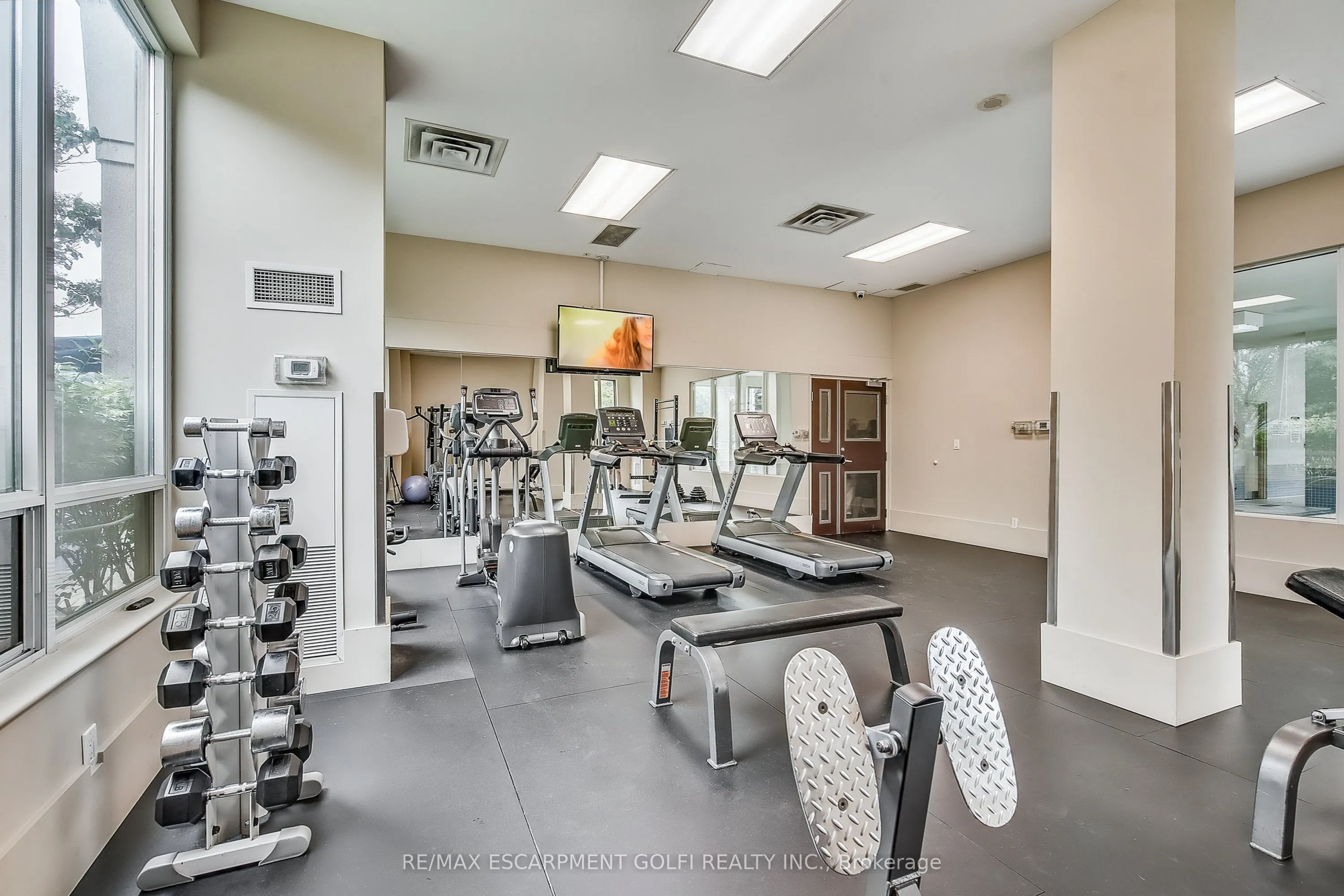 1359 Rathburn Road E, #902