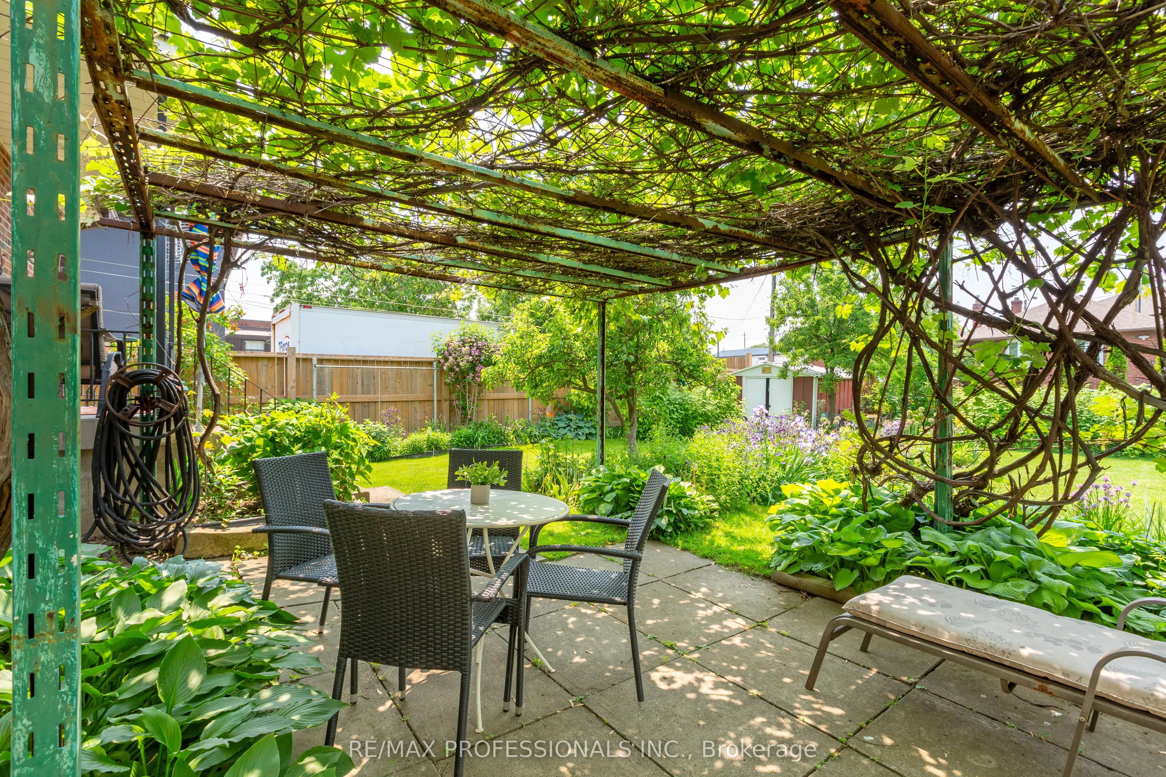 12 Mcintosh Avenue