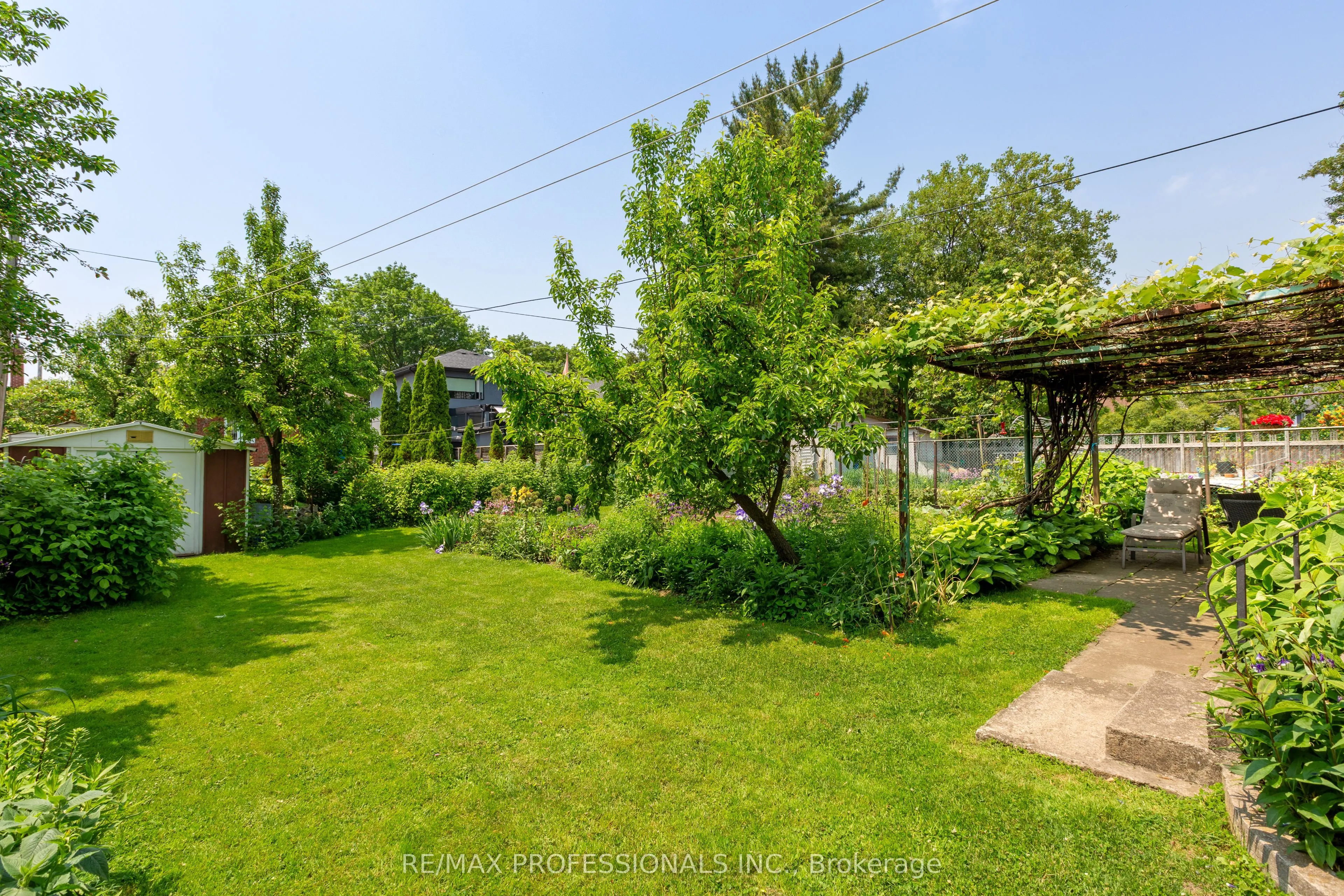 12 Mcintosh Avenue