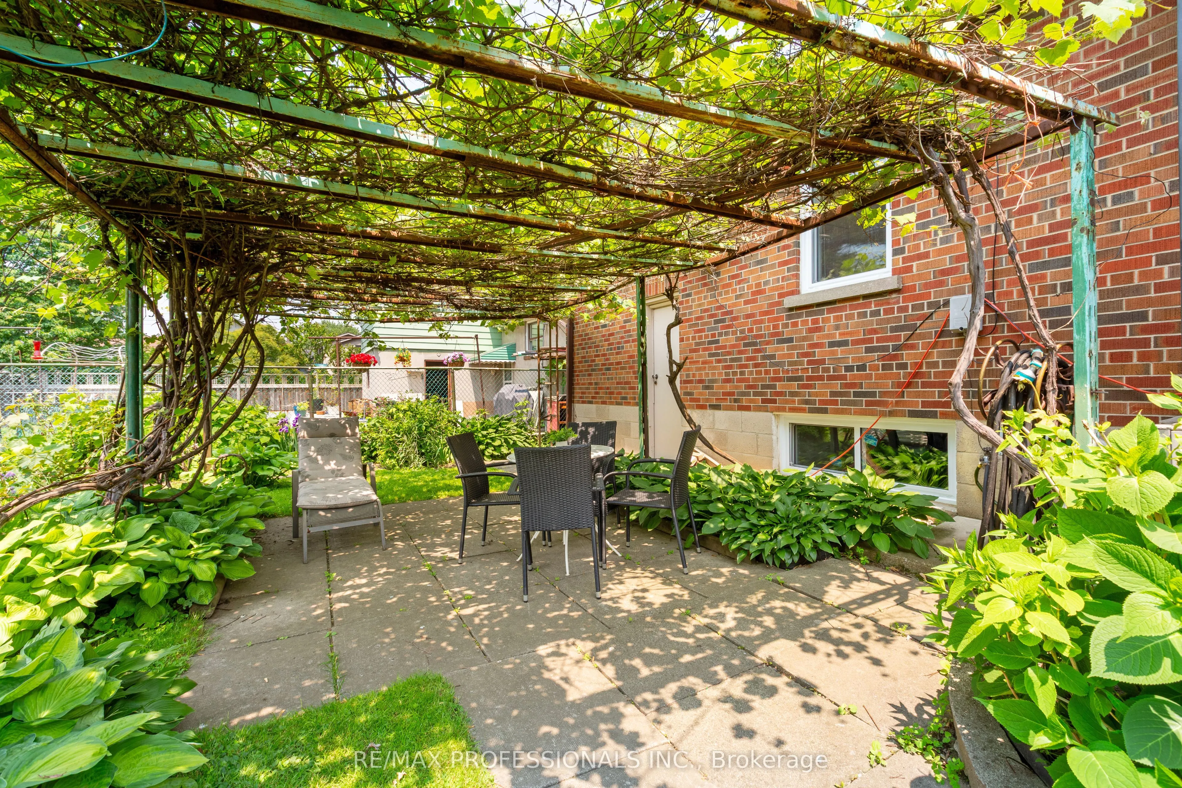 12 Mcintosh Avenue