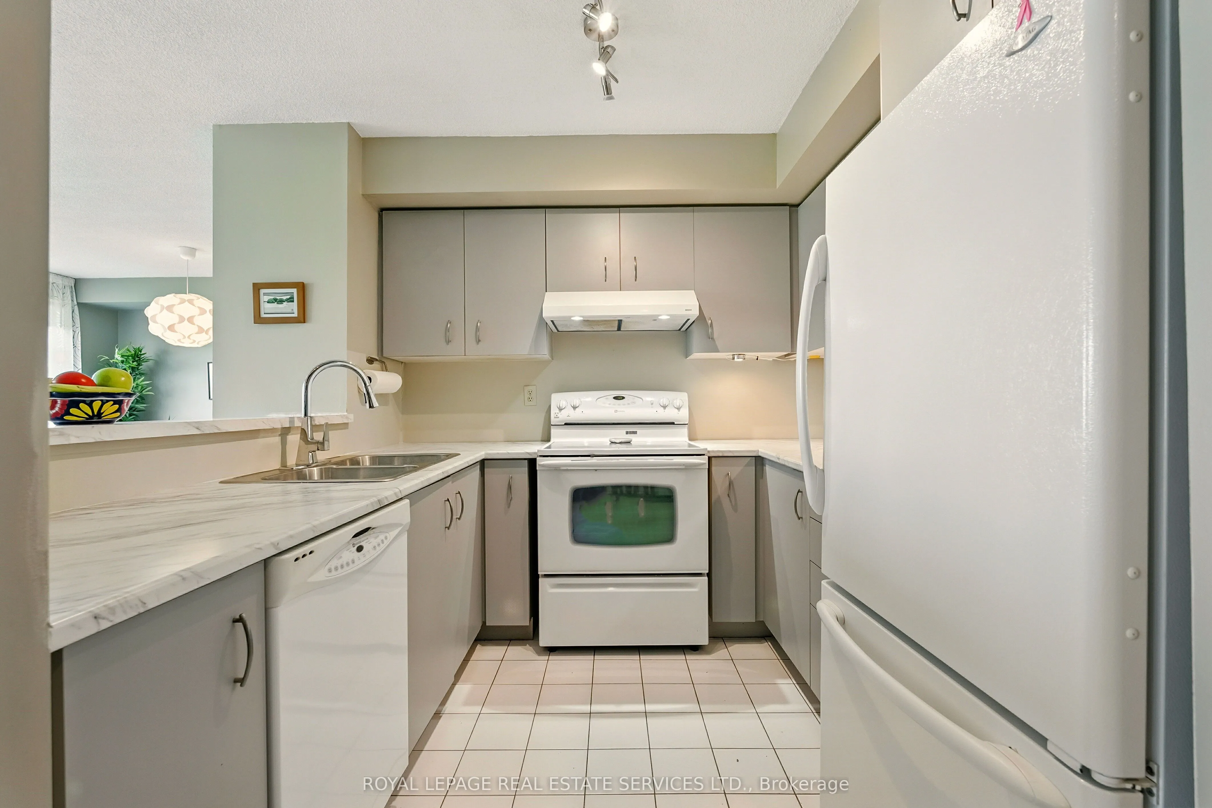 2155 Burnhamthorpe Road W, #902