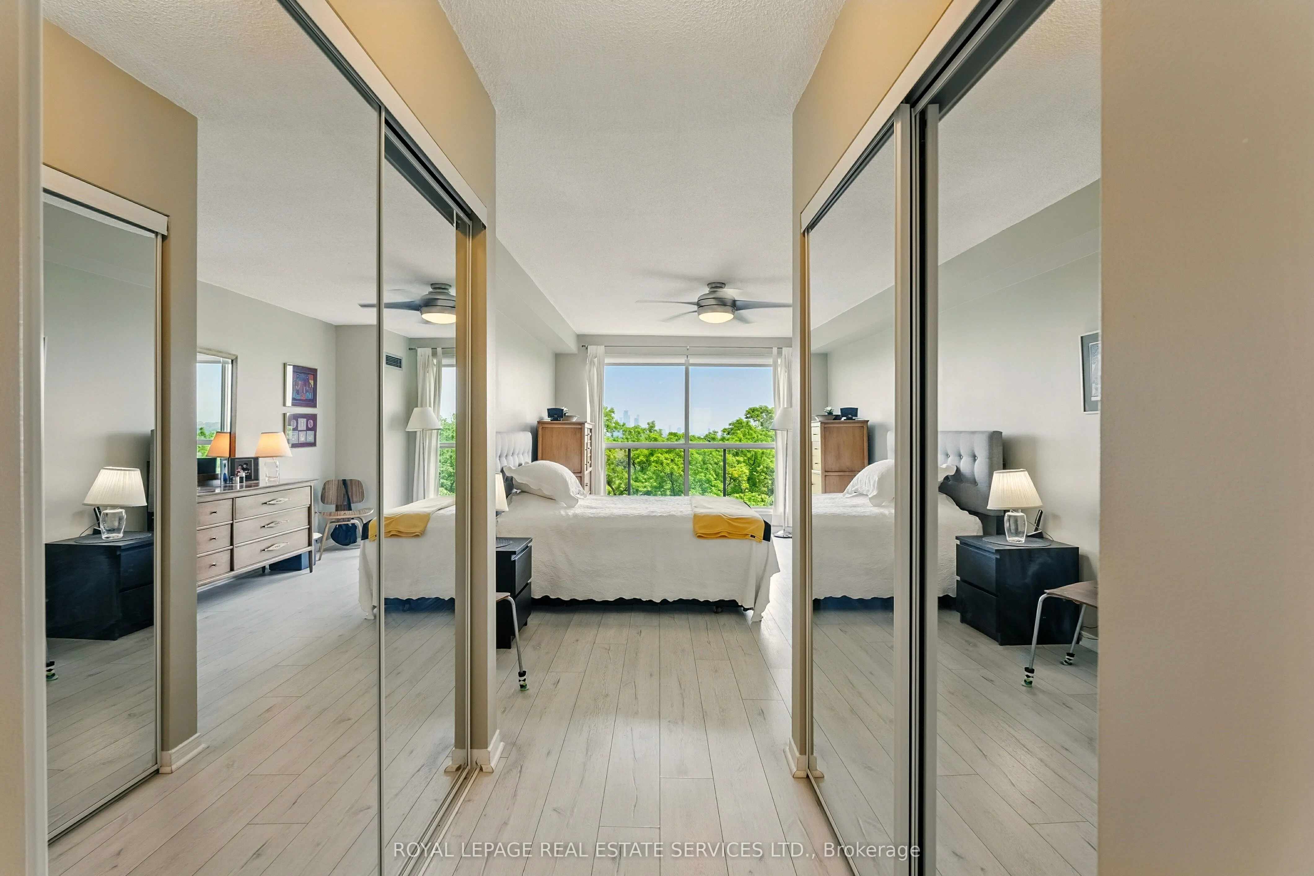 2155 Burnhamthorpe Road W, #902