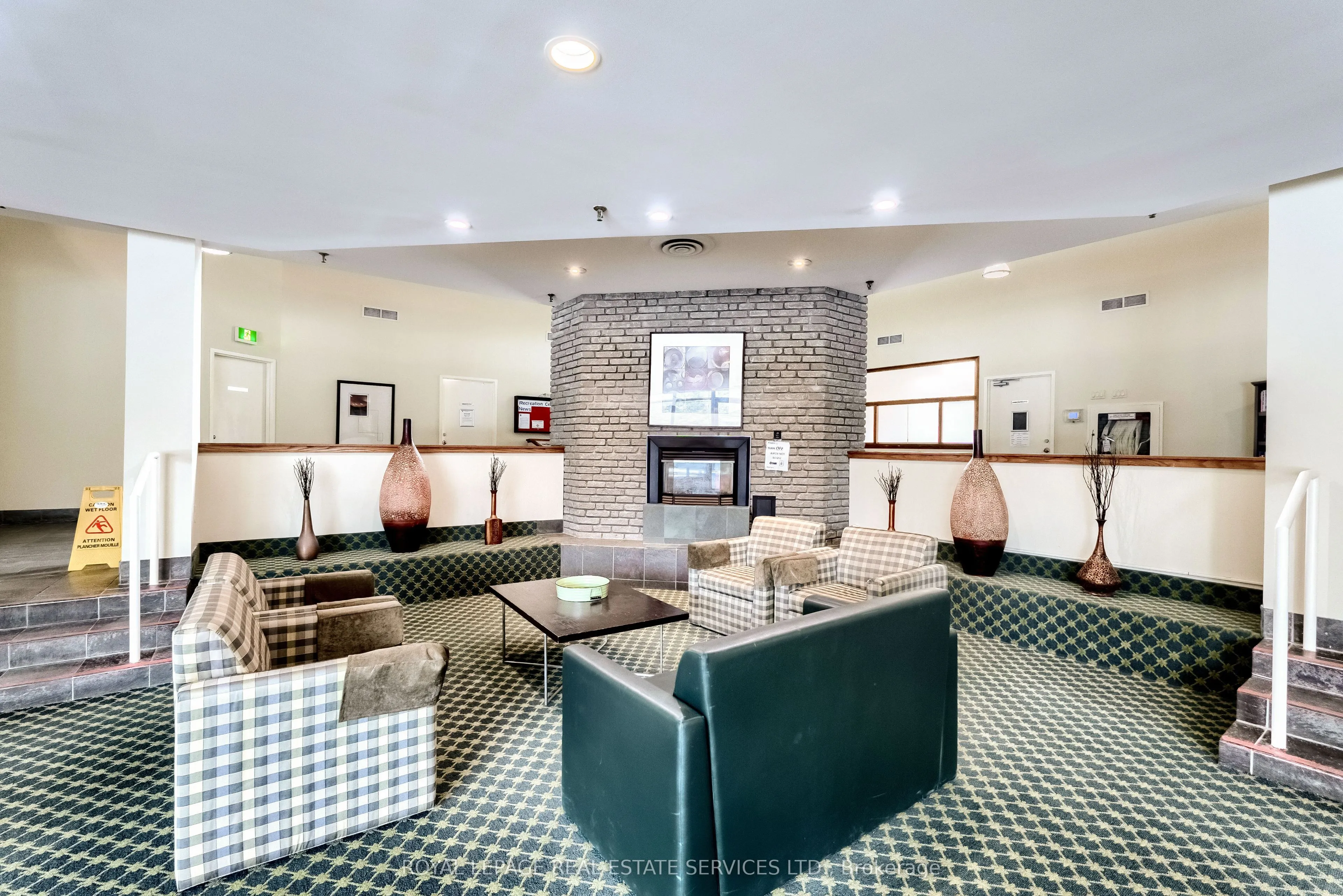 2155 Burnhamthorpe Road W, #902
