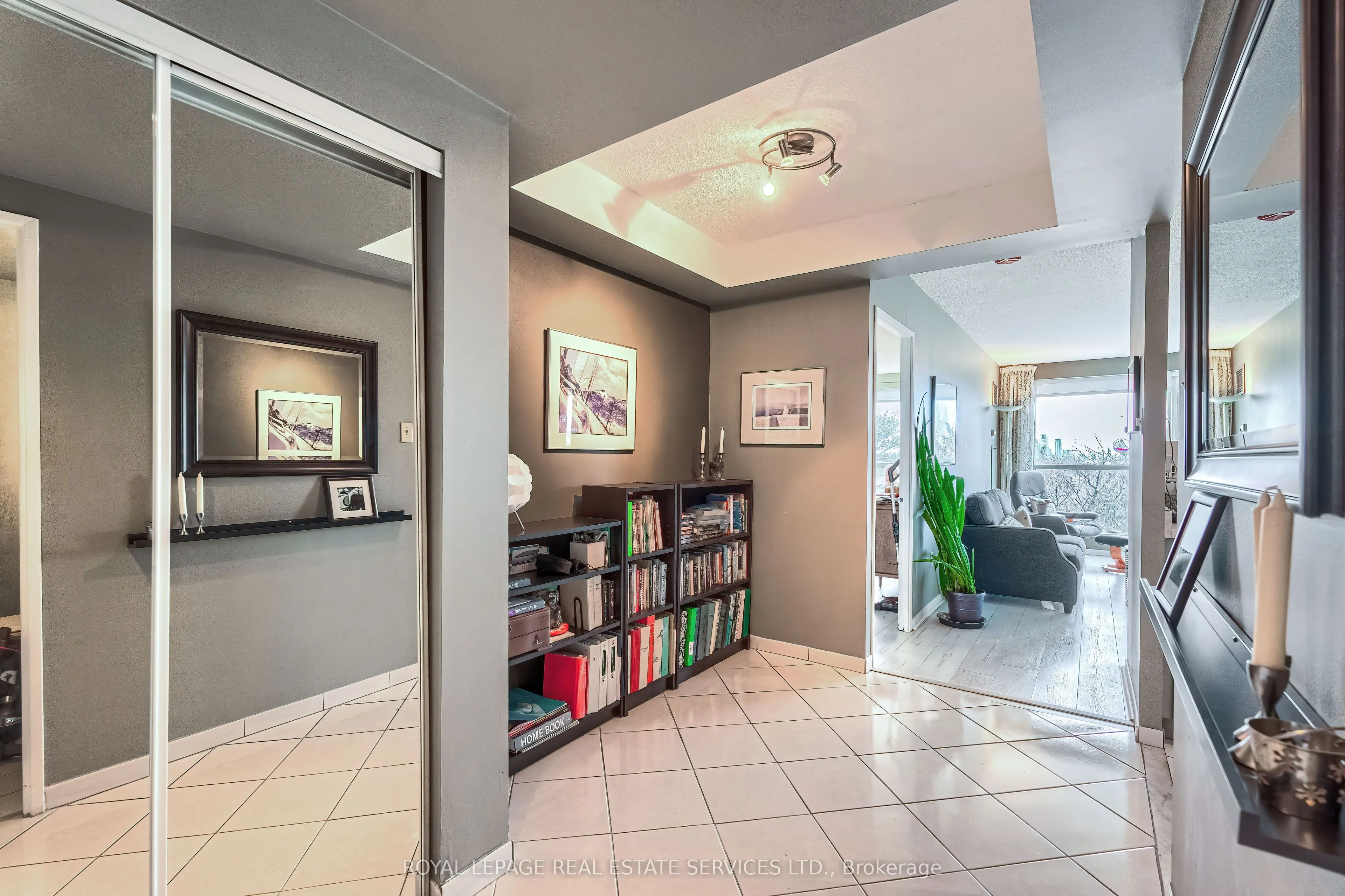 2155 Burnhamthorpe Road W, #902