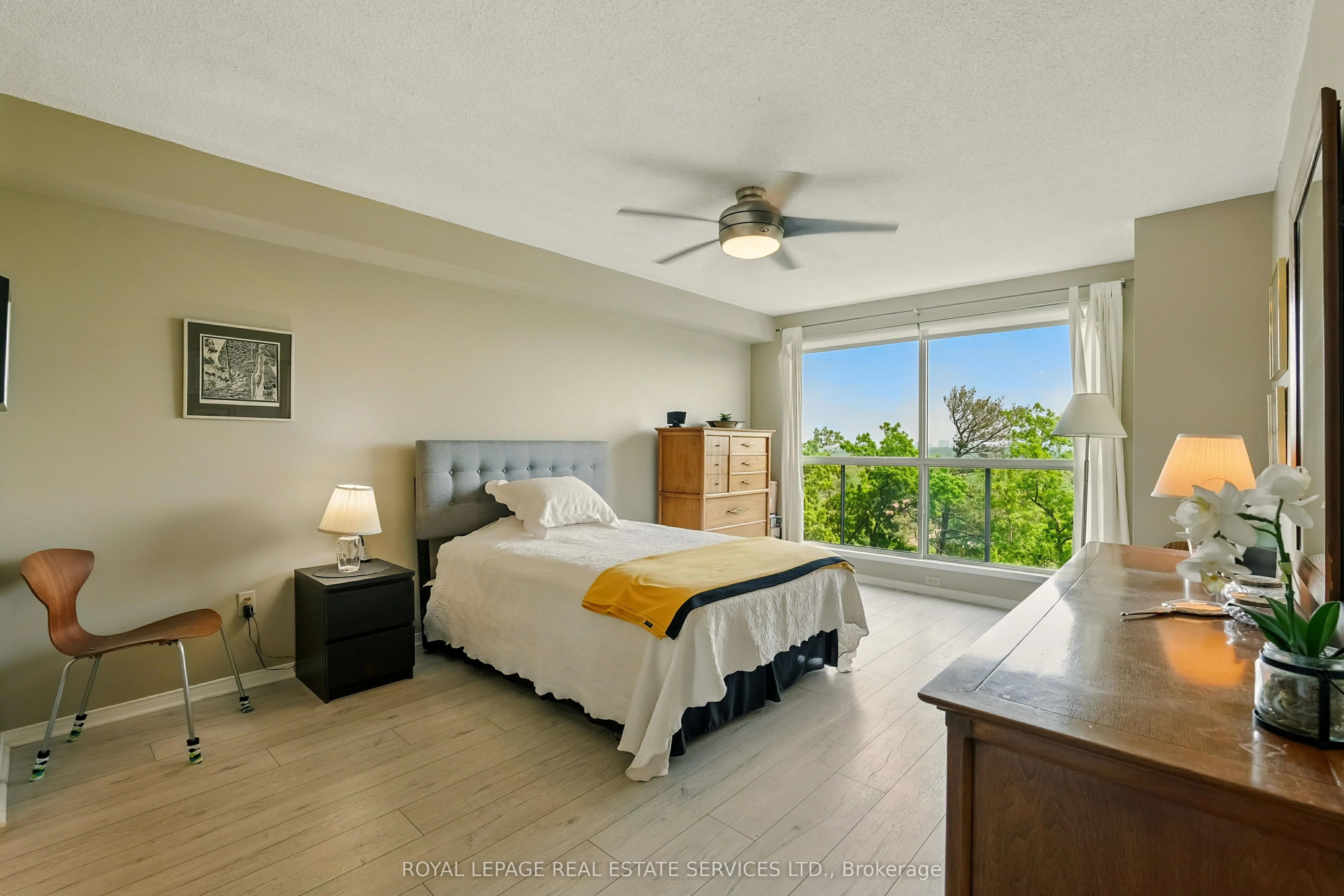 2155 Burnhamthorpe Road W, #902