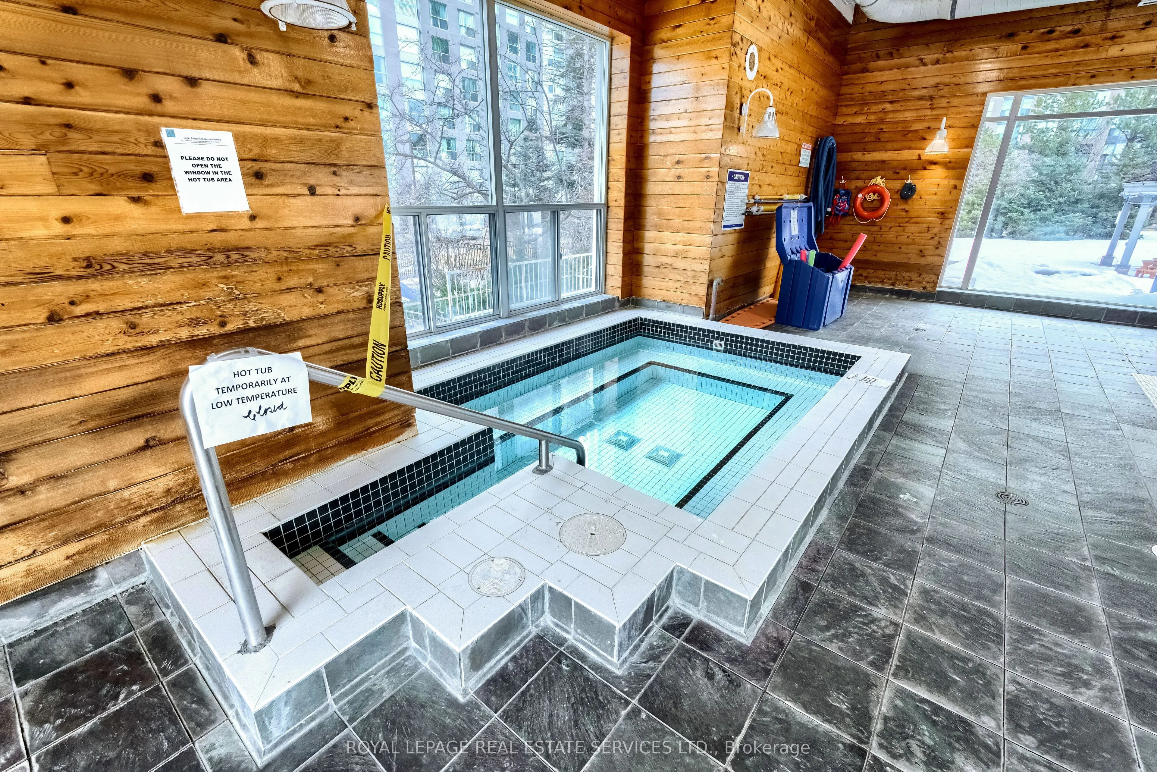 2155 Burnhamthorpe Road W, #902