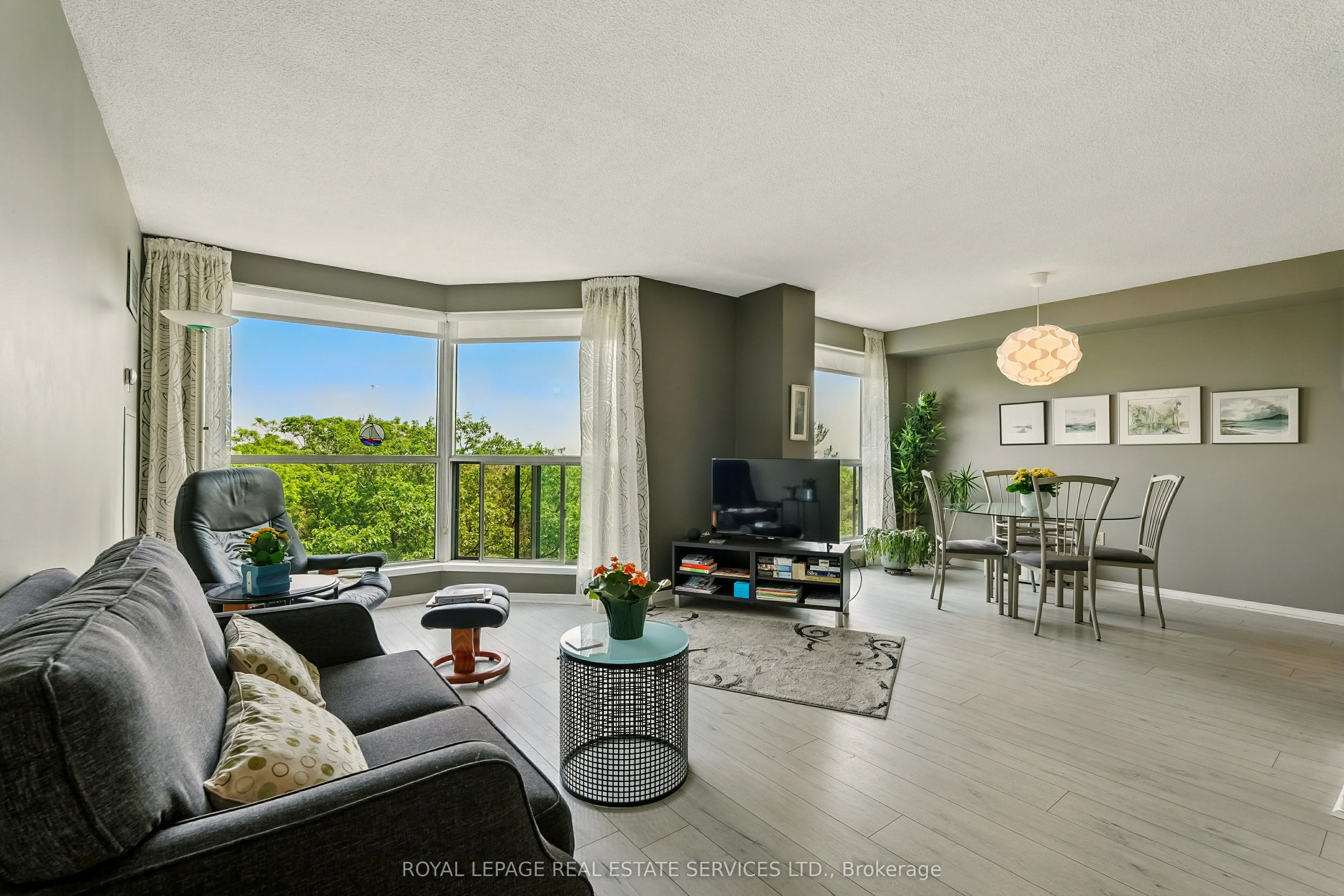 2155 Burnhamthorpe Road W, #902