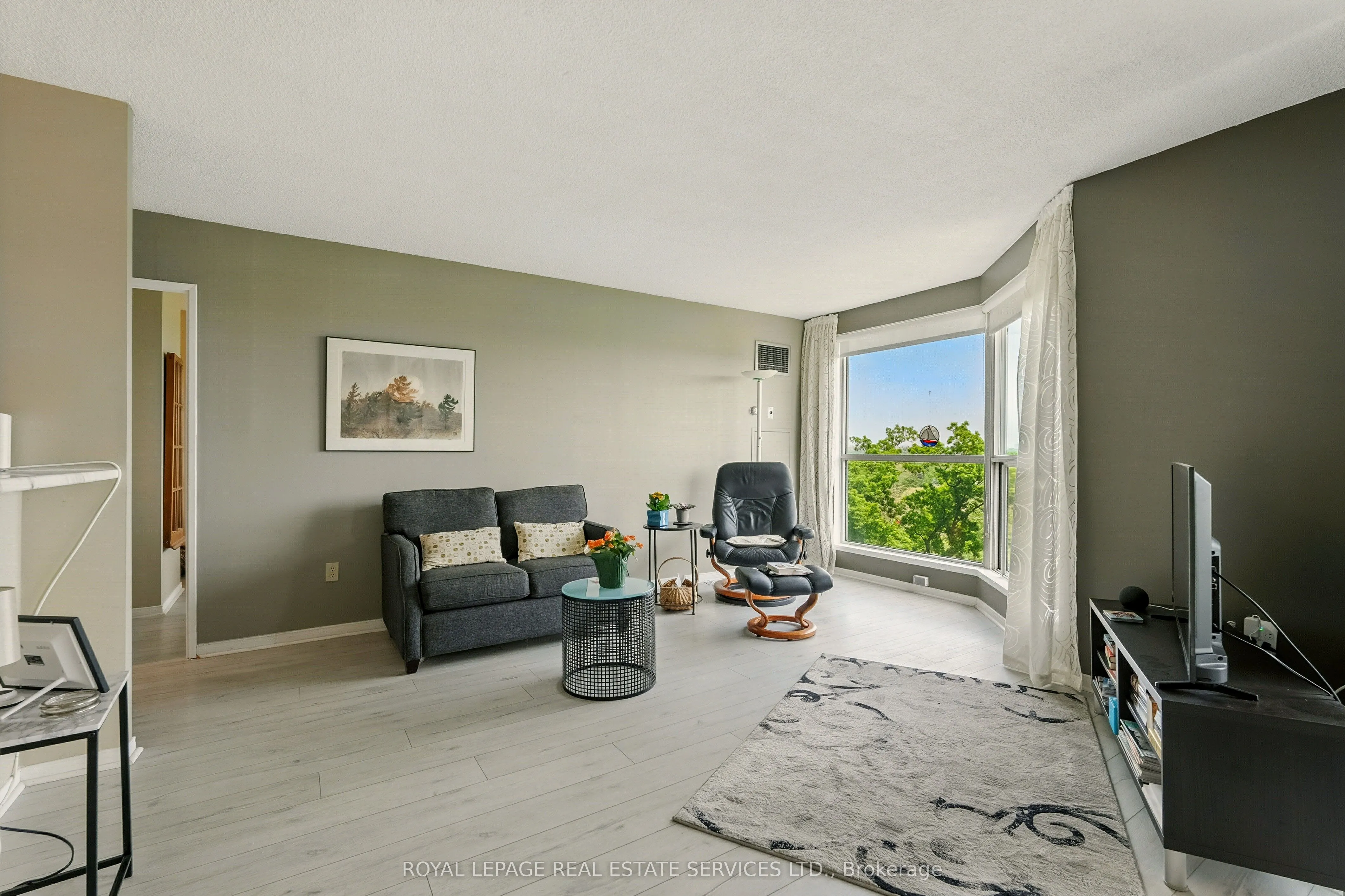 2155 Burnhamthorpe Road W, #902