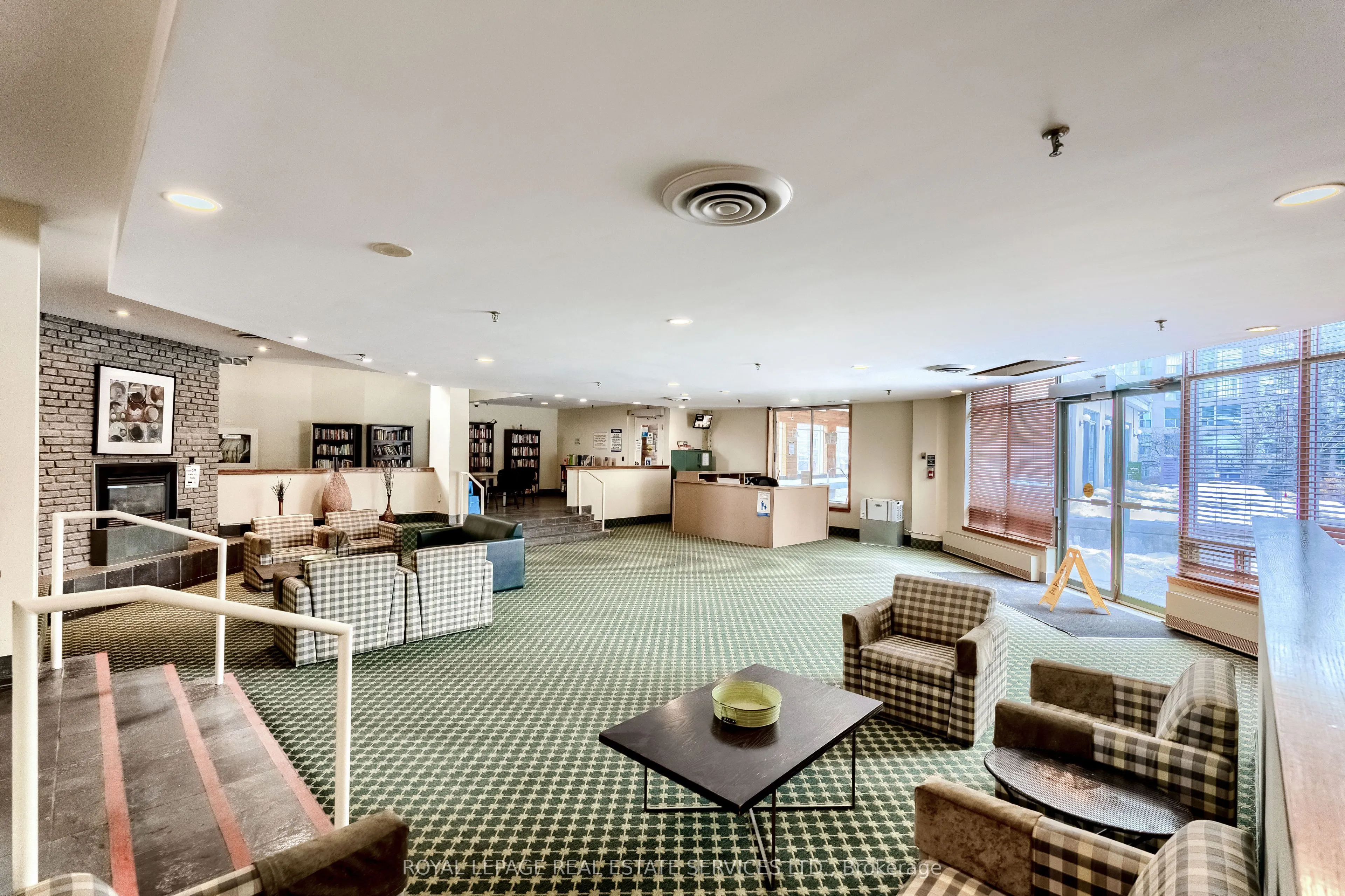 2155 Burnhamthorpe Road W, #902