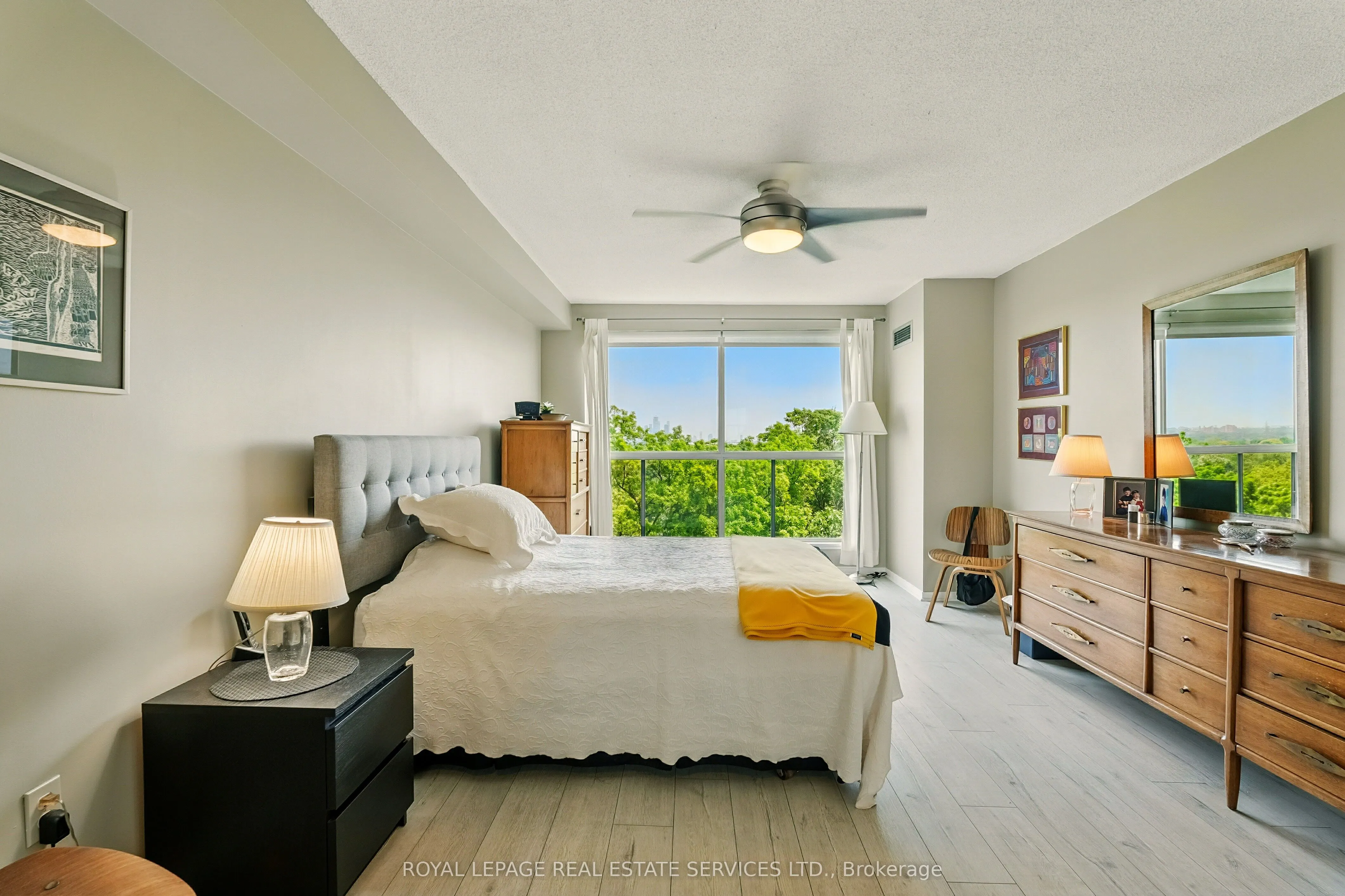 2155 Burnhamthorpe Road W, #902
