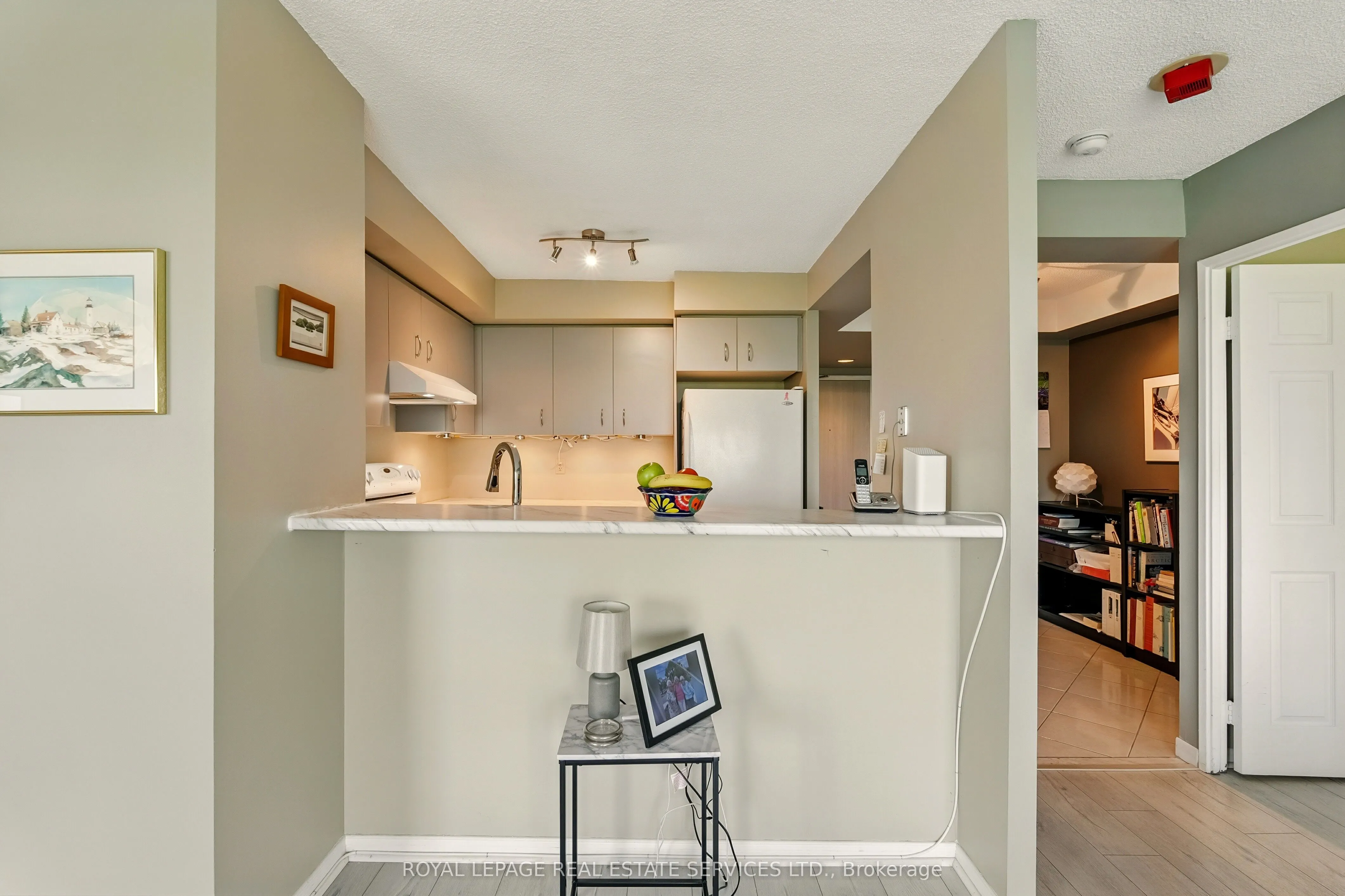 2155 Burnhamthorpe Road W, #902