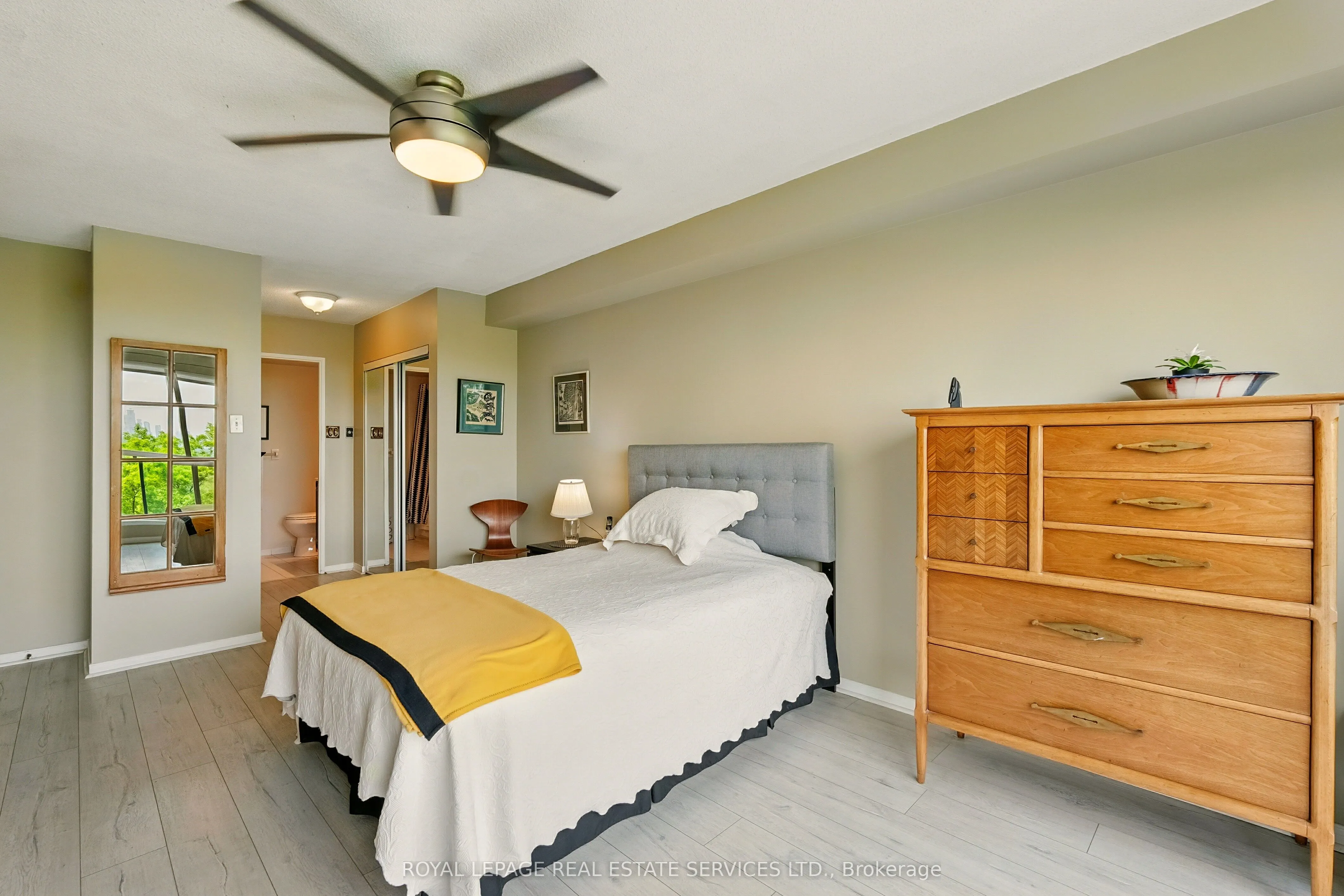 2155 Burnhamthorpe Road W, #902