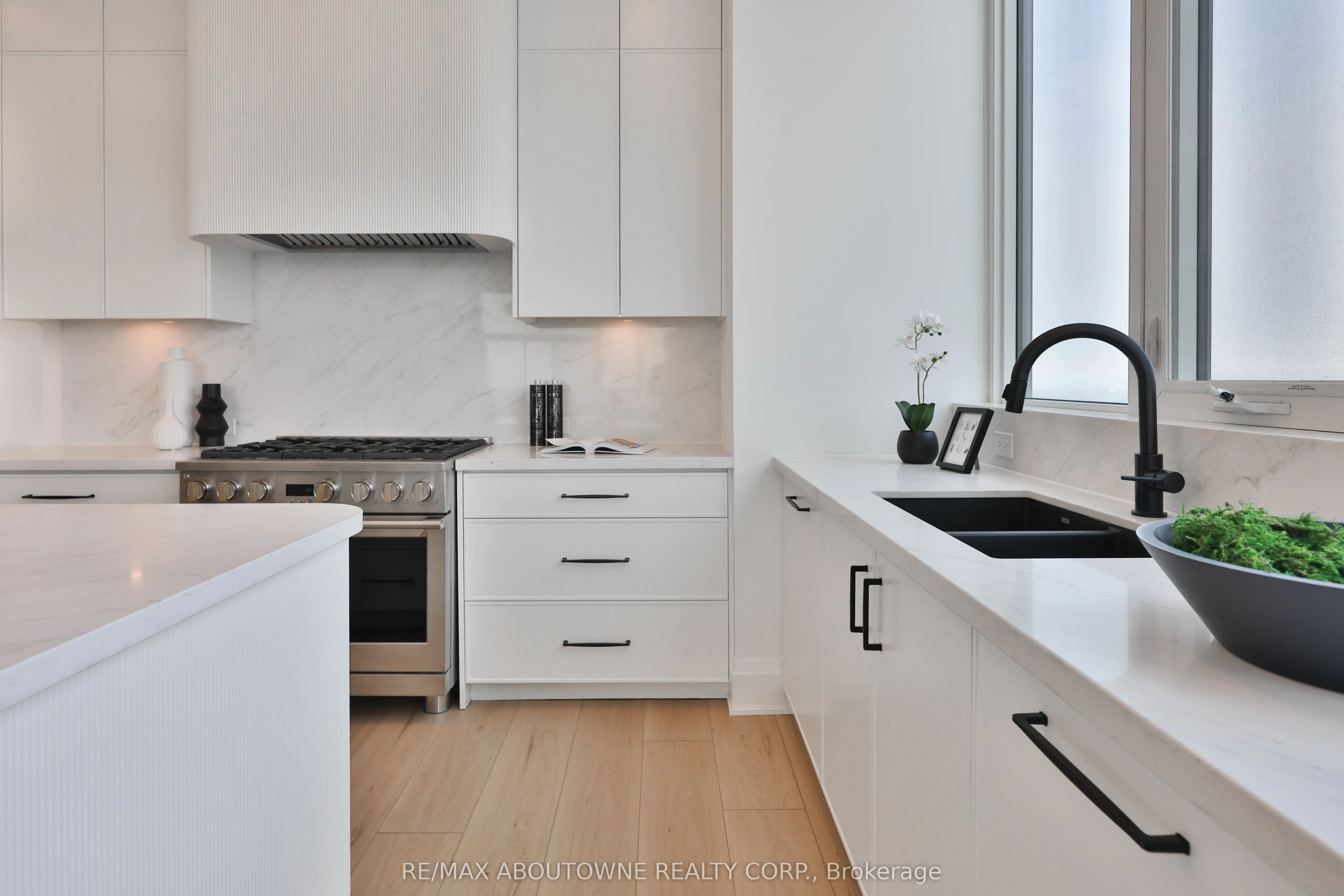 2007 James Street #2201