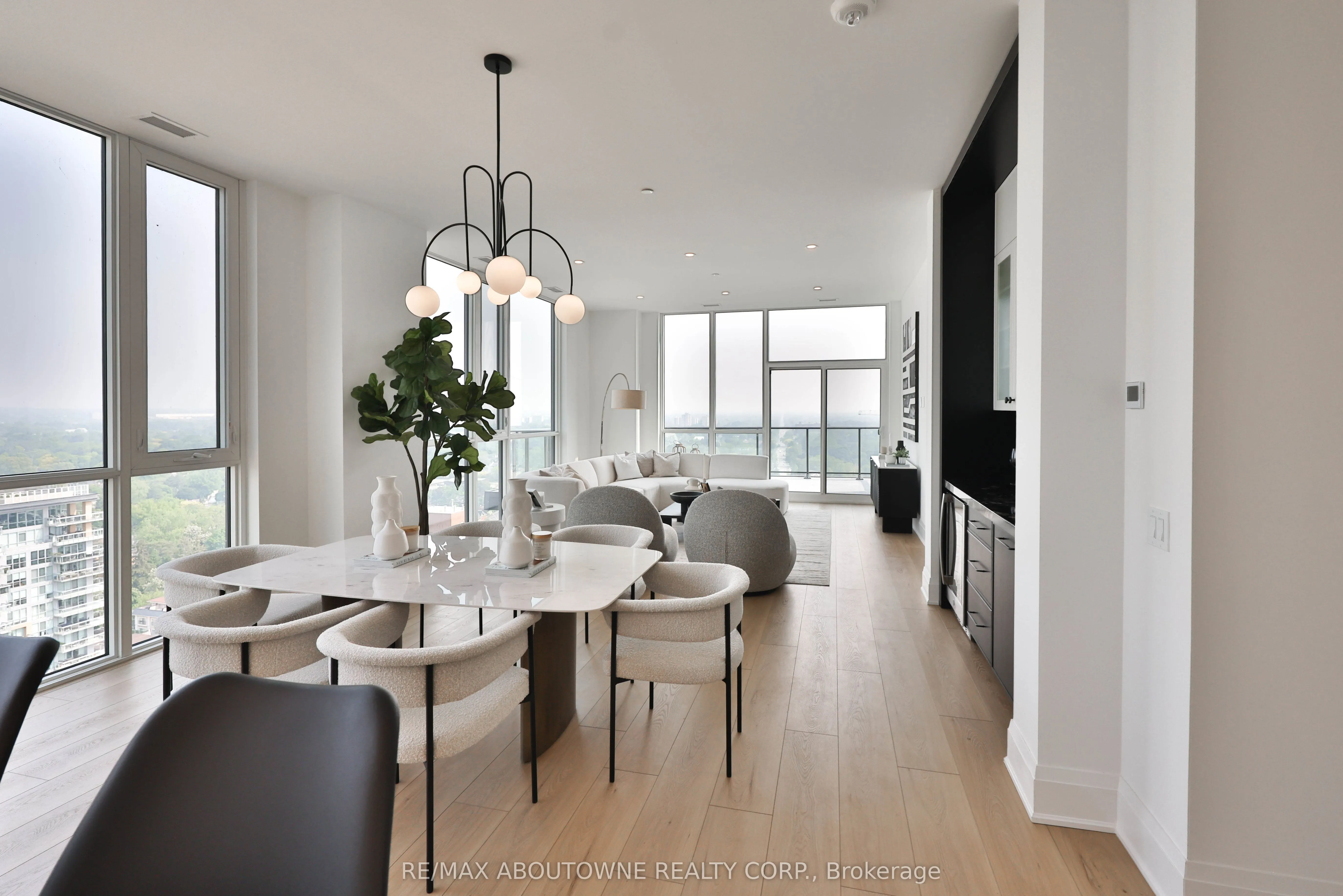 2007 James Street #2201